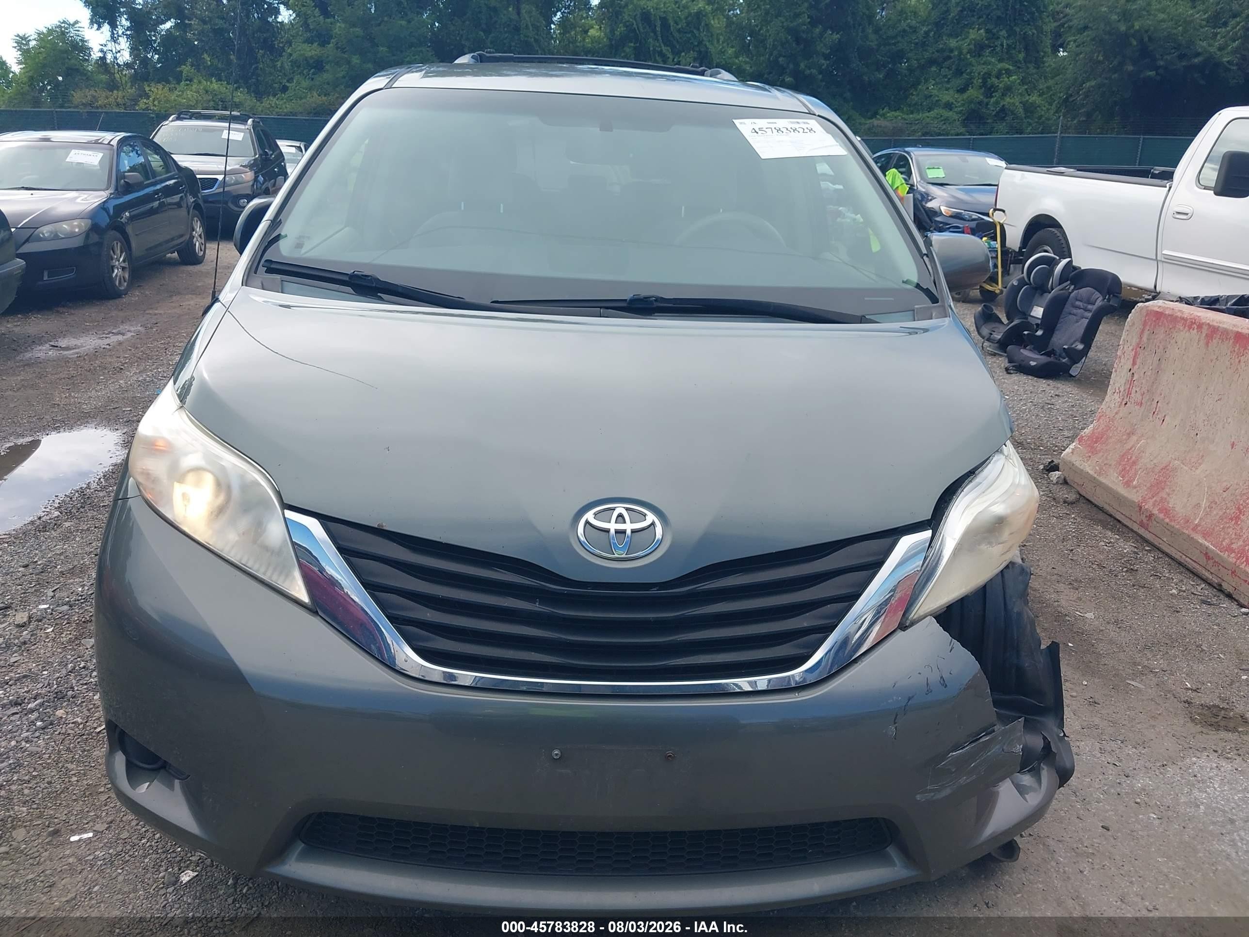 2014 Toyota Sienna Le V6 8 Passenger Gray vin: 5TDKK3DC4ES524829