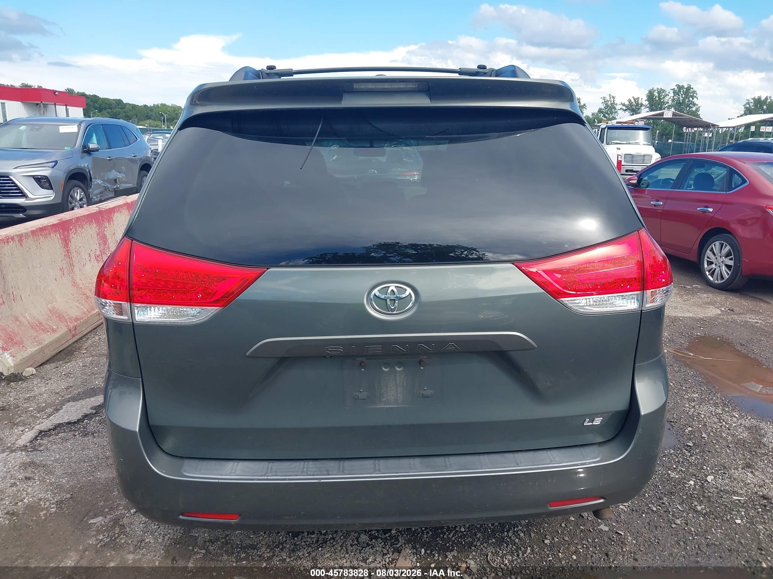 2014 Toyota Sienna Le V6 8 Passenger Gray vin: 5TDKK3DC4ES524829
