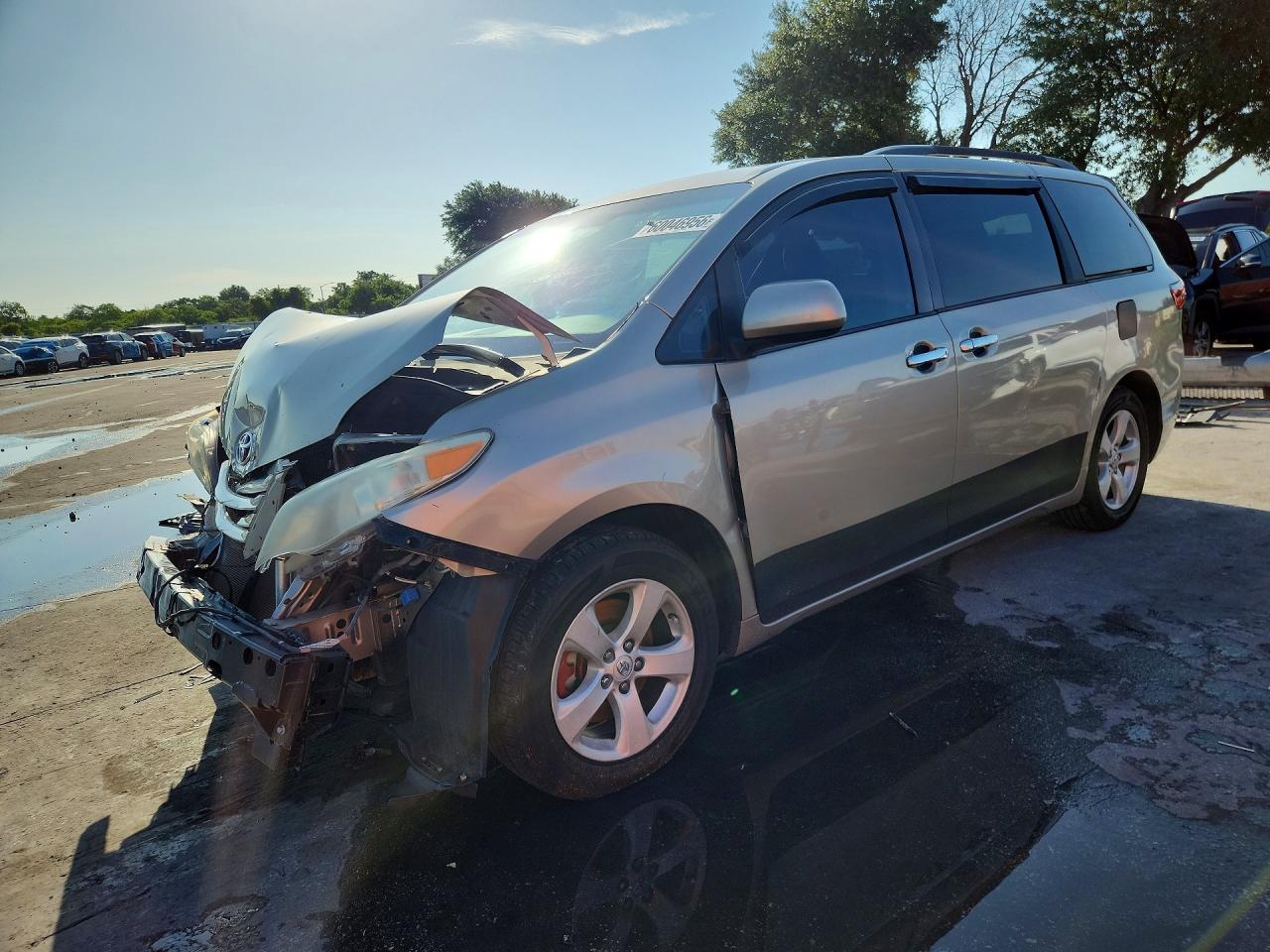 2015 Toyota Sienna Le Tan vin: 5TDKK3DC4FS555788