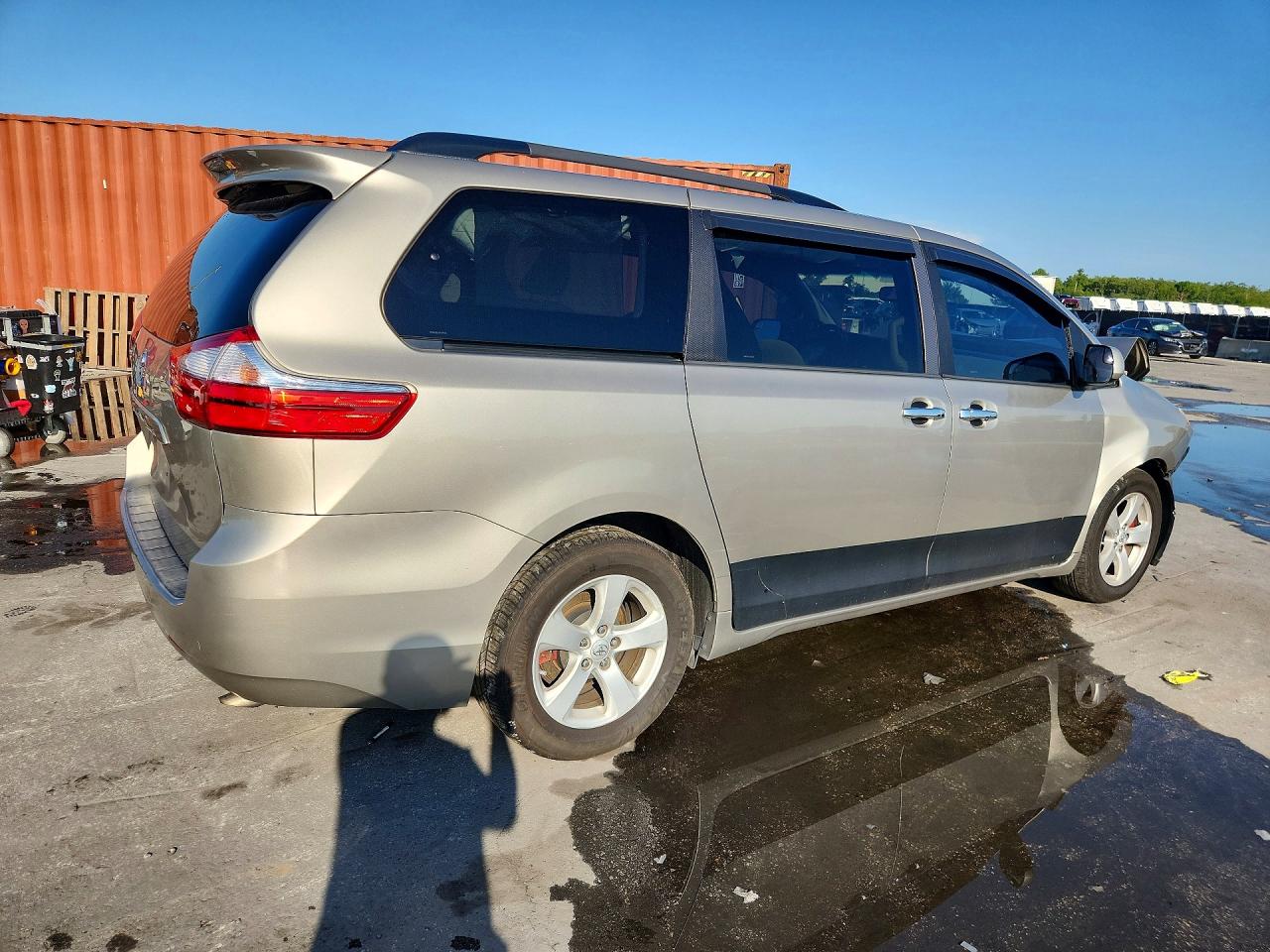 2015 Toyota Sienna Le Tan vin: 5TDKK3DC4FS555788