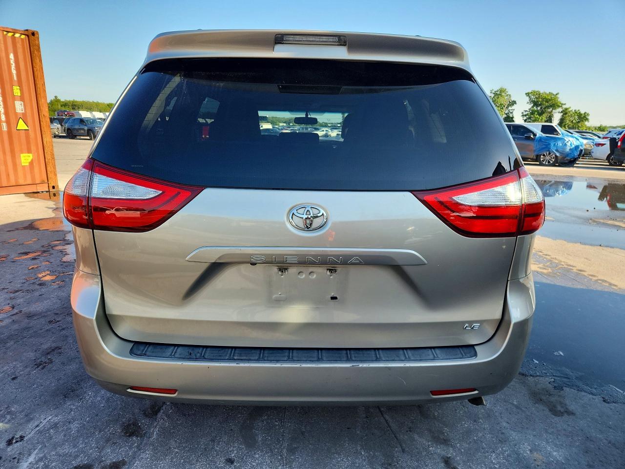 2015 Toyota Sienna Le Tan vin: 5TDKK3DC4FS555788