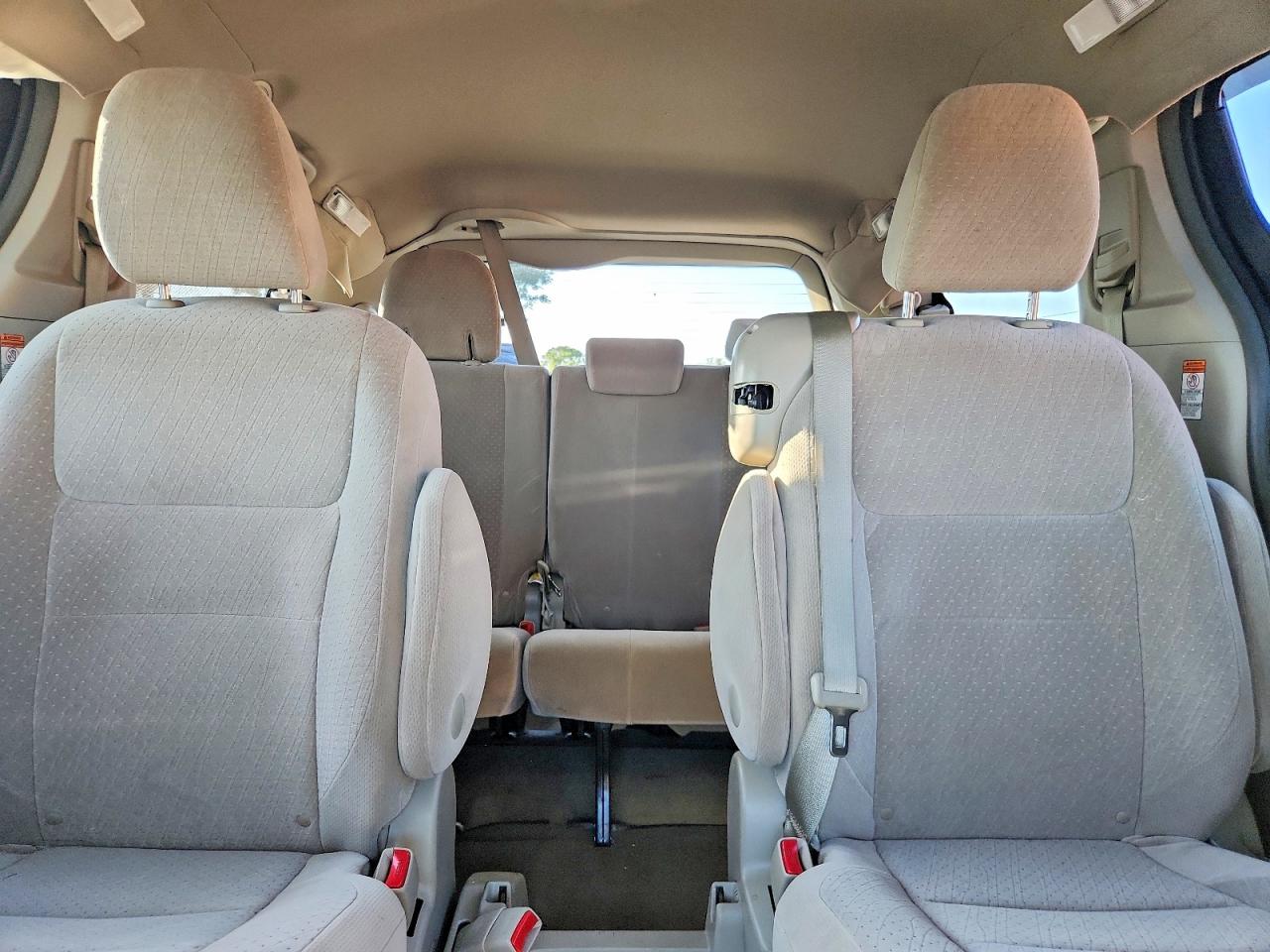 2015 Toyota Sienna Le Tan vin: 5TDKK3DC4FS555788