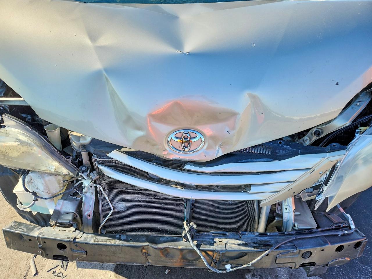 2015 Toyota Sienna Le Tan vin: 5TDKK3DC4FS555788