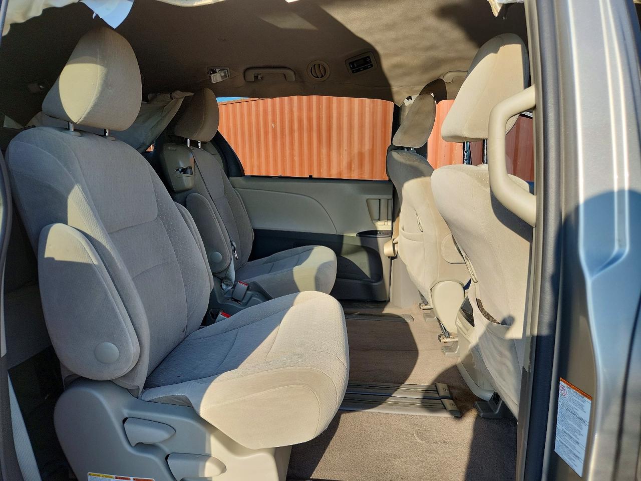 2015 Toyota Sienna Le Tan vin: 5TDKK3DC4FS555788