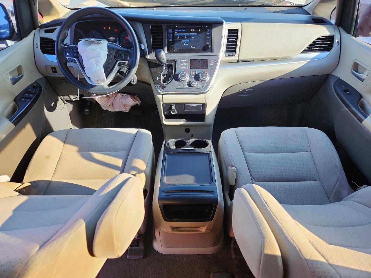 2015 Toyota Sienna Le Tan vin: 5TDKK3DC4FS555788