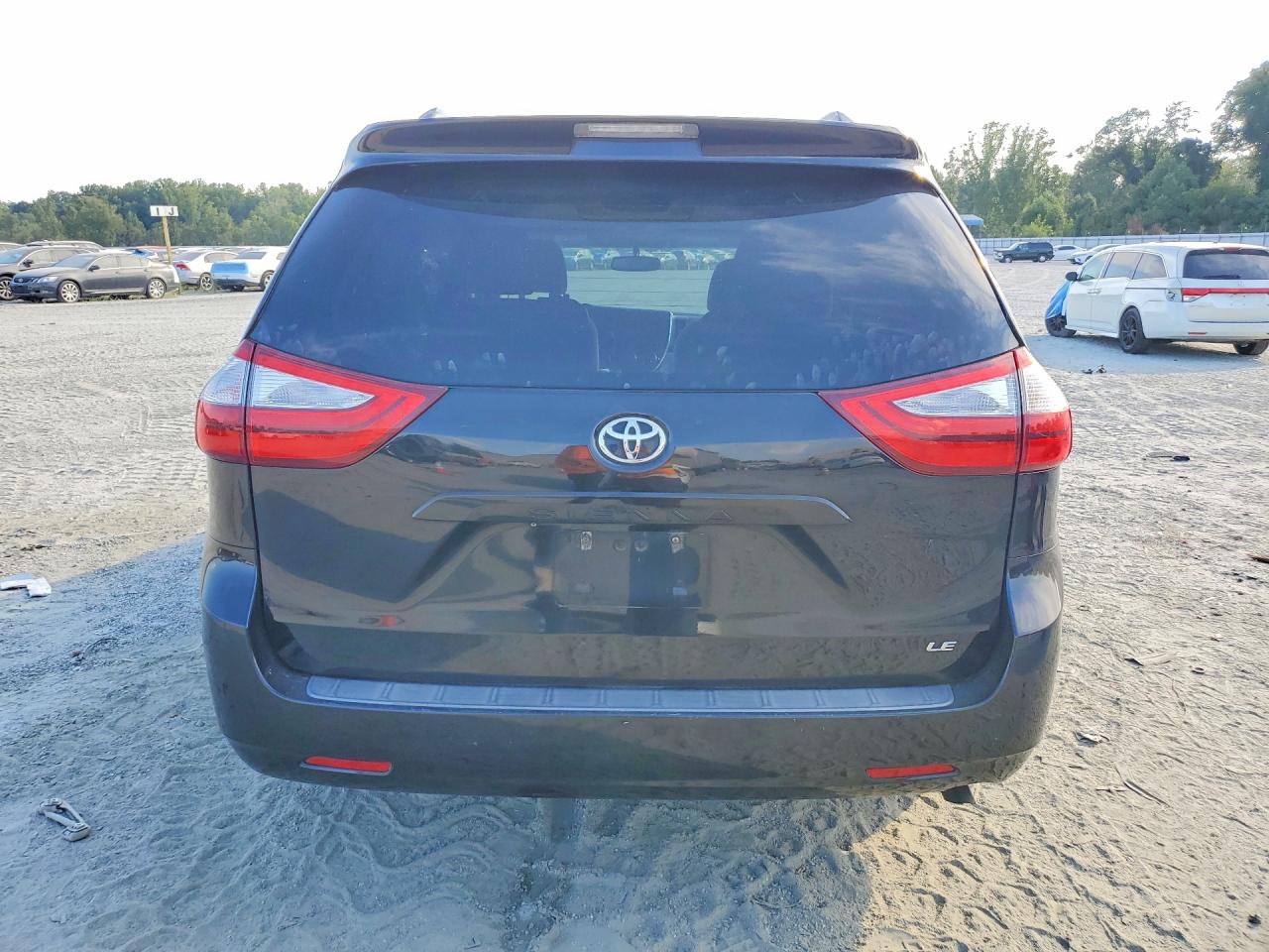 2015 Toyota Sienna Le Black vin: 5TDKK3DC4FS559534