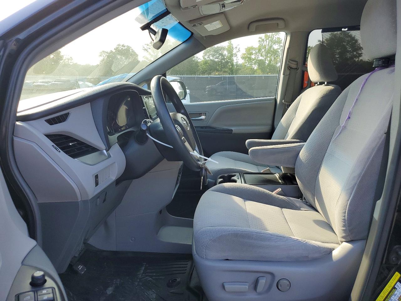 2015 Toyota Sienna Le Black vin: 5TDKK3DC4FS559534