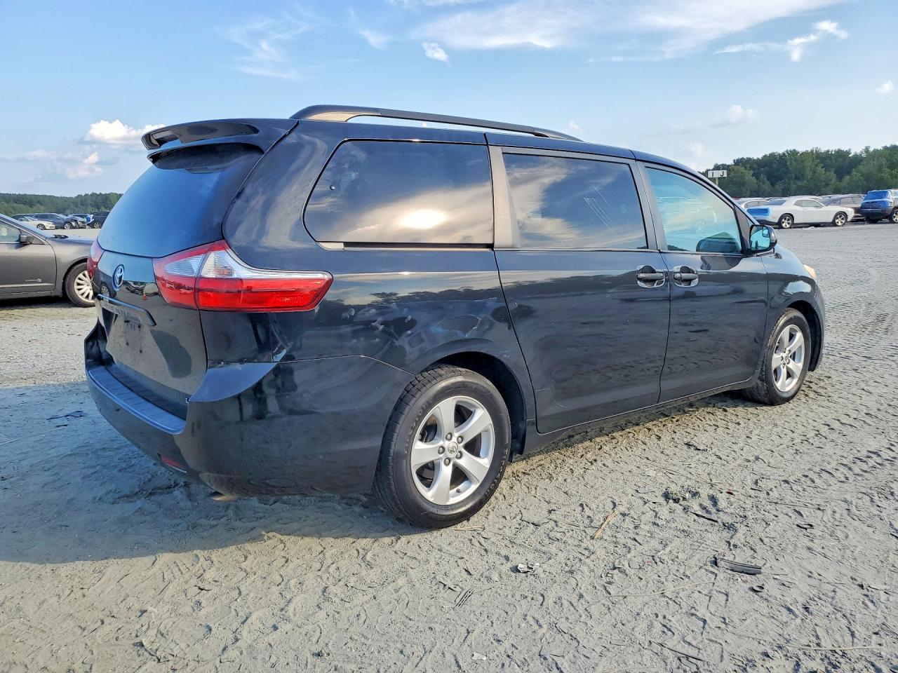 2015 Toyota Sienna Le Black vin: 5TDKK3DC4FS559534