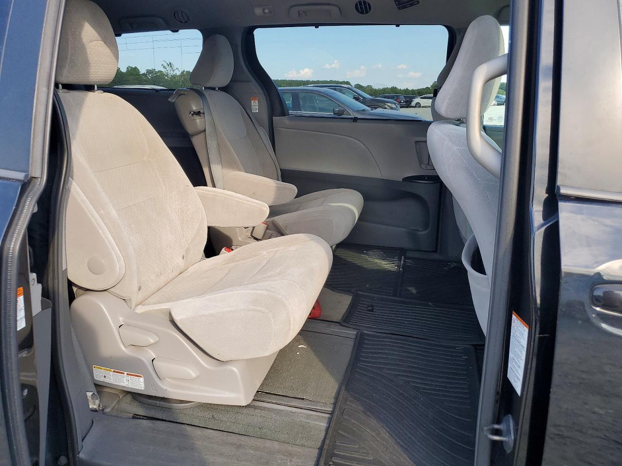 2015 Toyota Sienna Le Black vin: 5TDKK3DC4FS559534