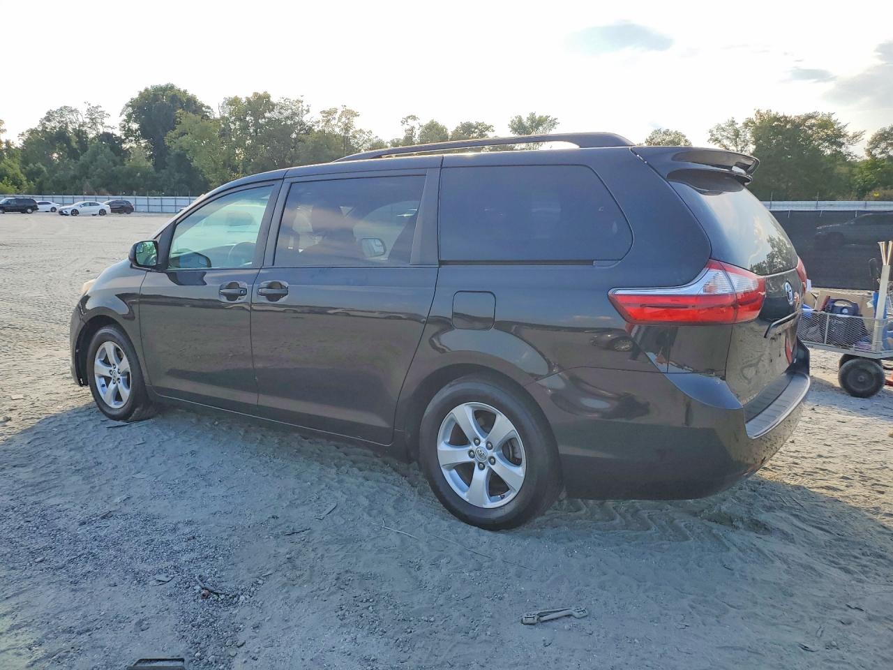 2015 Toyota Sienna Le Black vin: 5TDKK3DC4FS559534
