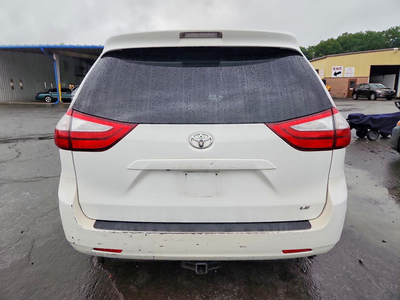 2015 Toyota Sienna Le White vin: 5TDKK3DC4FS571943