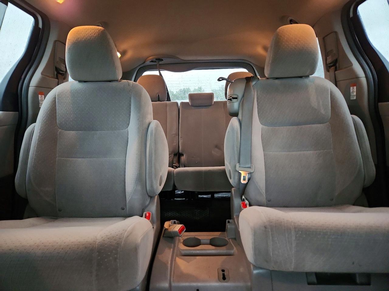 2015 Toyota Sienna Le White vin: 5TDKK3DC4FS571943