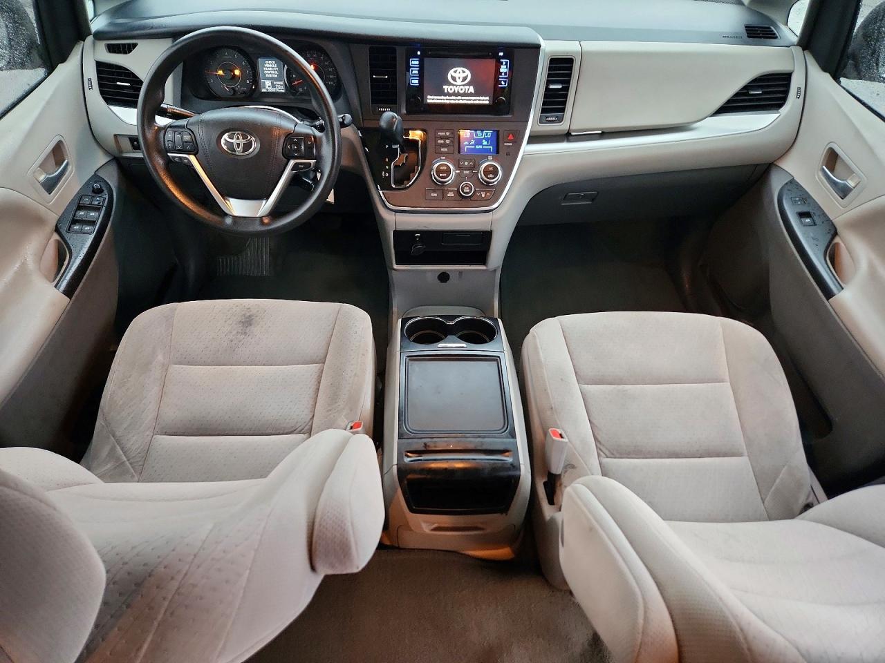 2015 Toyota Sienna Le White vin: 5TDKK3DC4FS571943