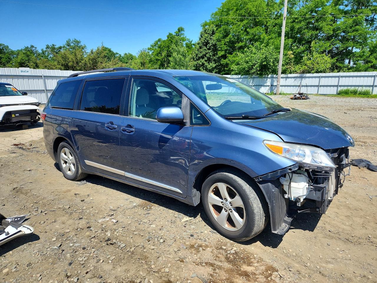 2015 Toyota Sienna Le Gray vin: 5TDKK3DC4FS580898