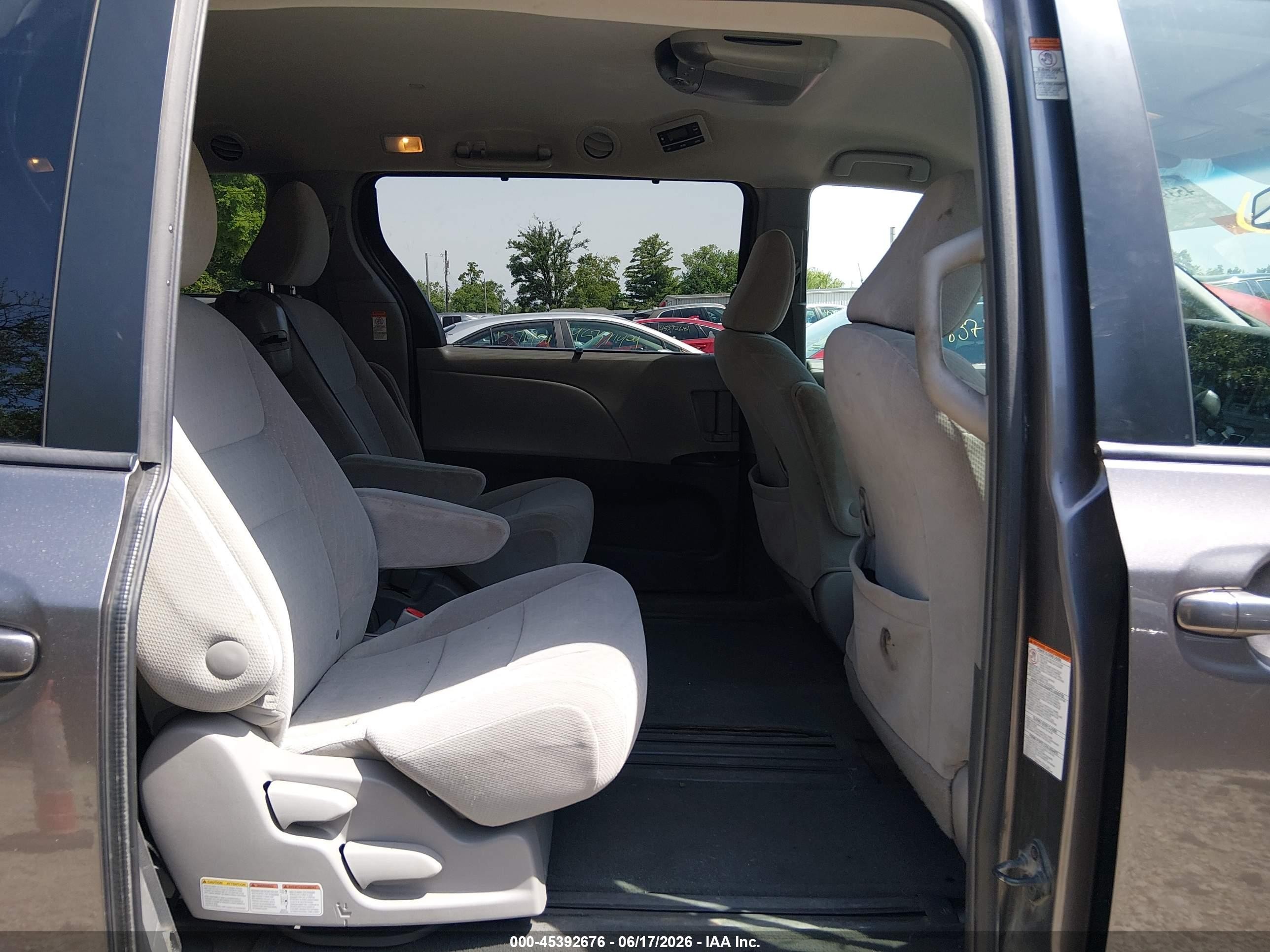2015 Toyota Sienna Le 8 Passenger Gray vin: 5TDKK3DC4FS582778