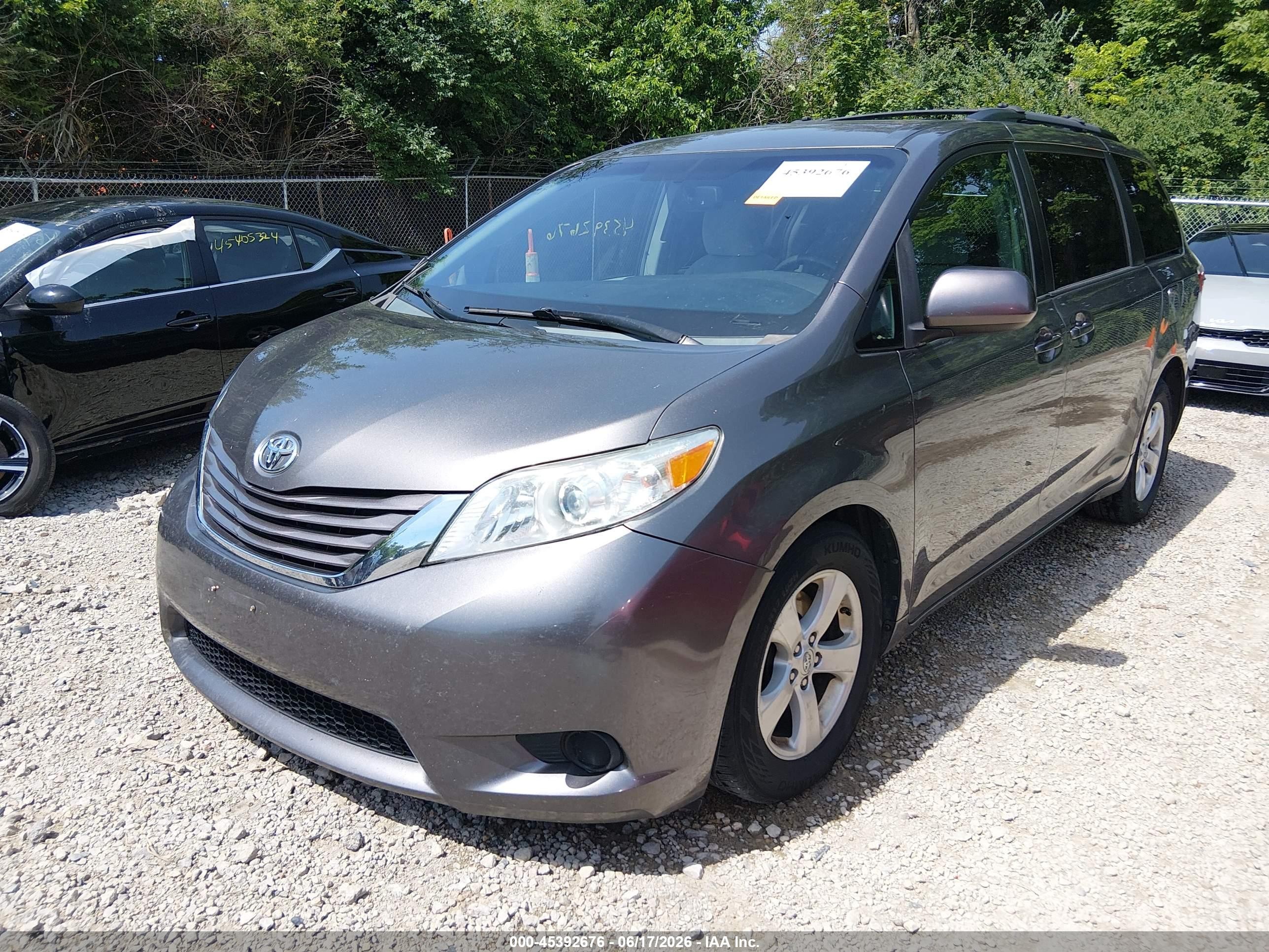 2015 Toyota Sienna Le 8 Passenger Gray vin: 5TDKK3DC4FS582778