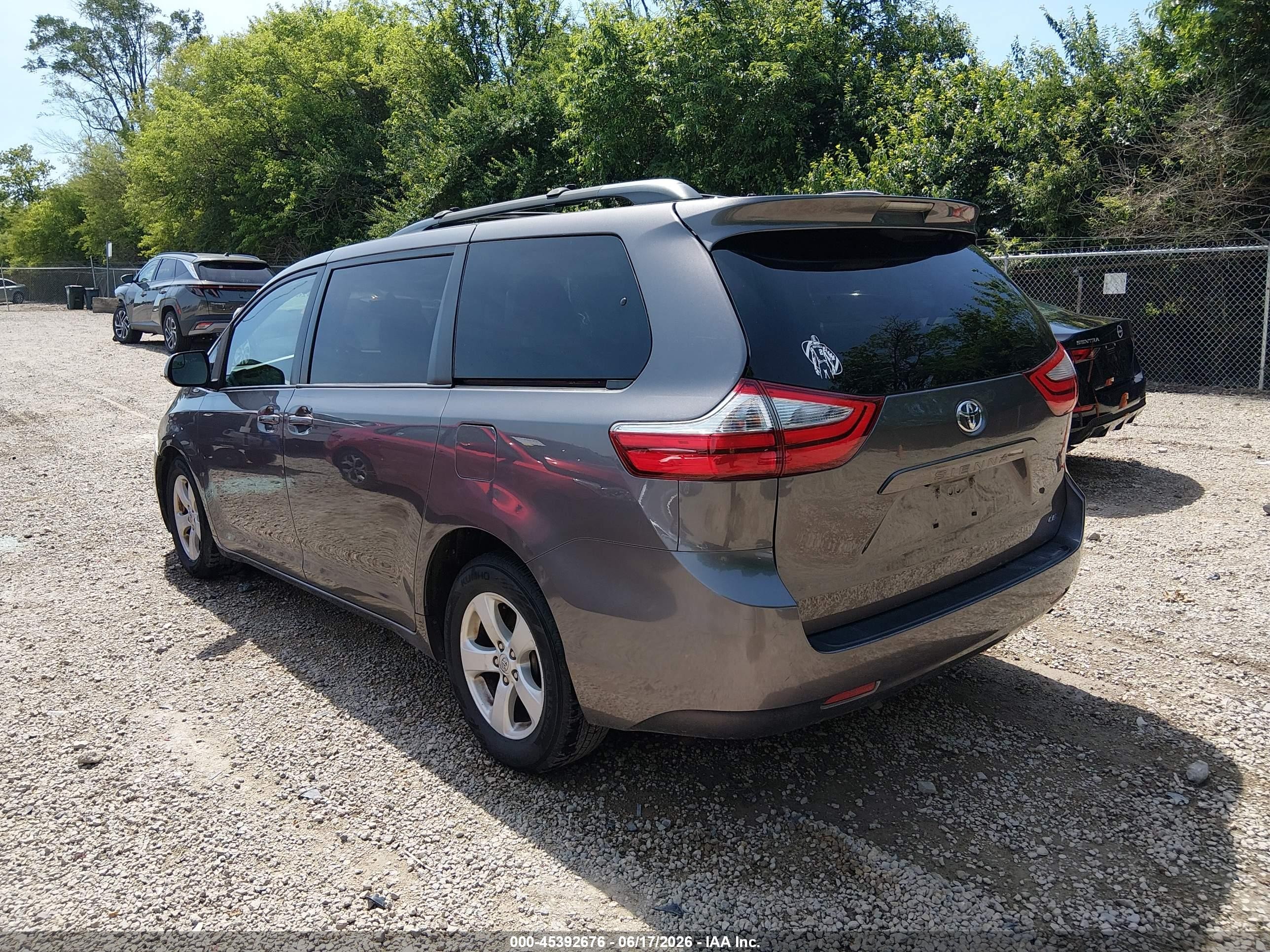 2015 Toyota Sienna Le 8 Passenger Gray vin: 5TDKK3DC4FS582778