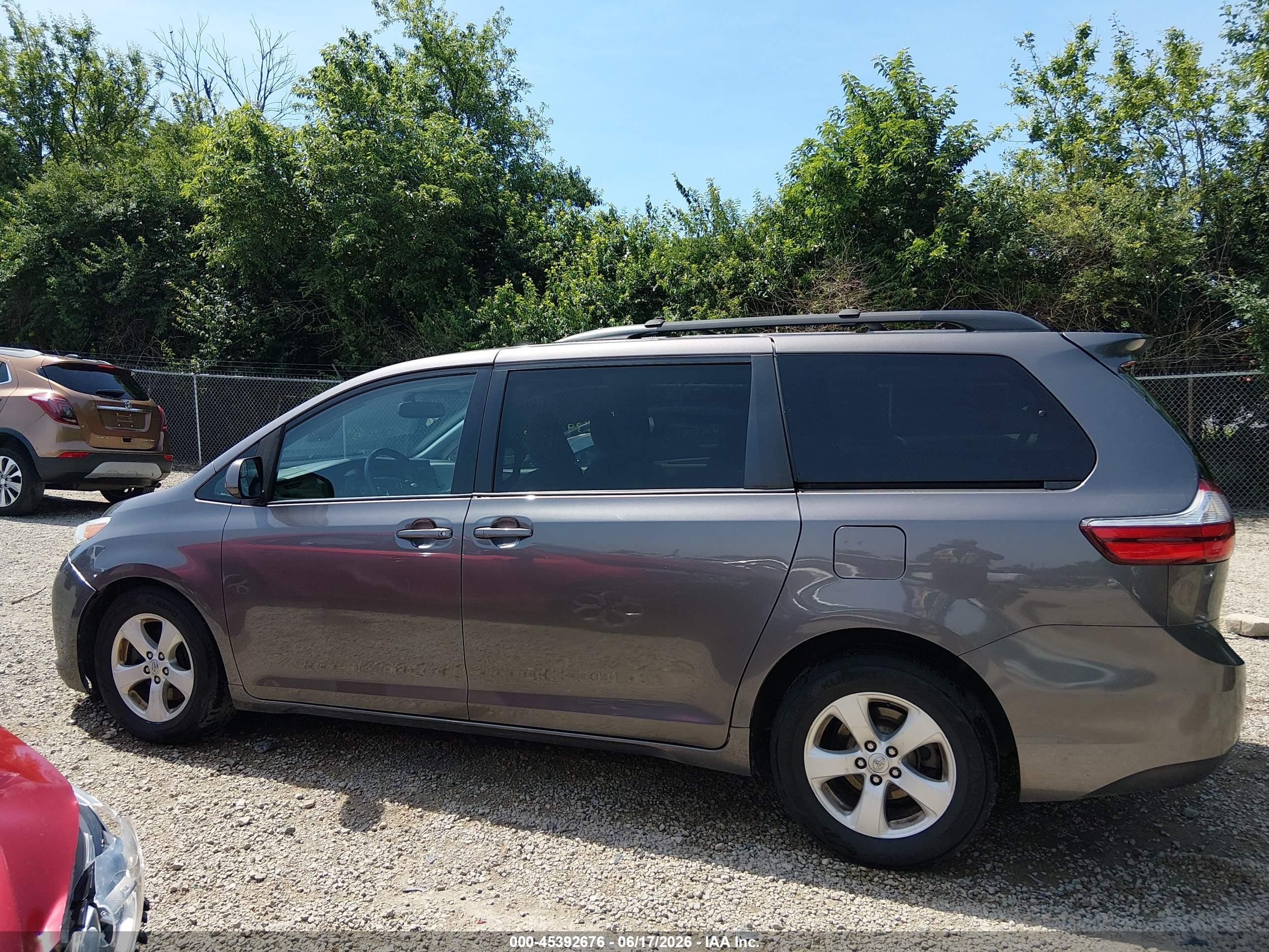 2015 Toyota Sienna Le 8 Passenger Gray vin: 5TDKK3DC4FS582778