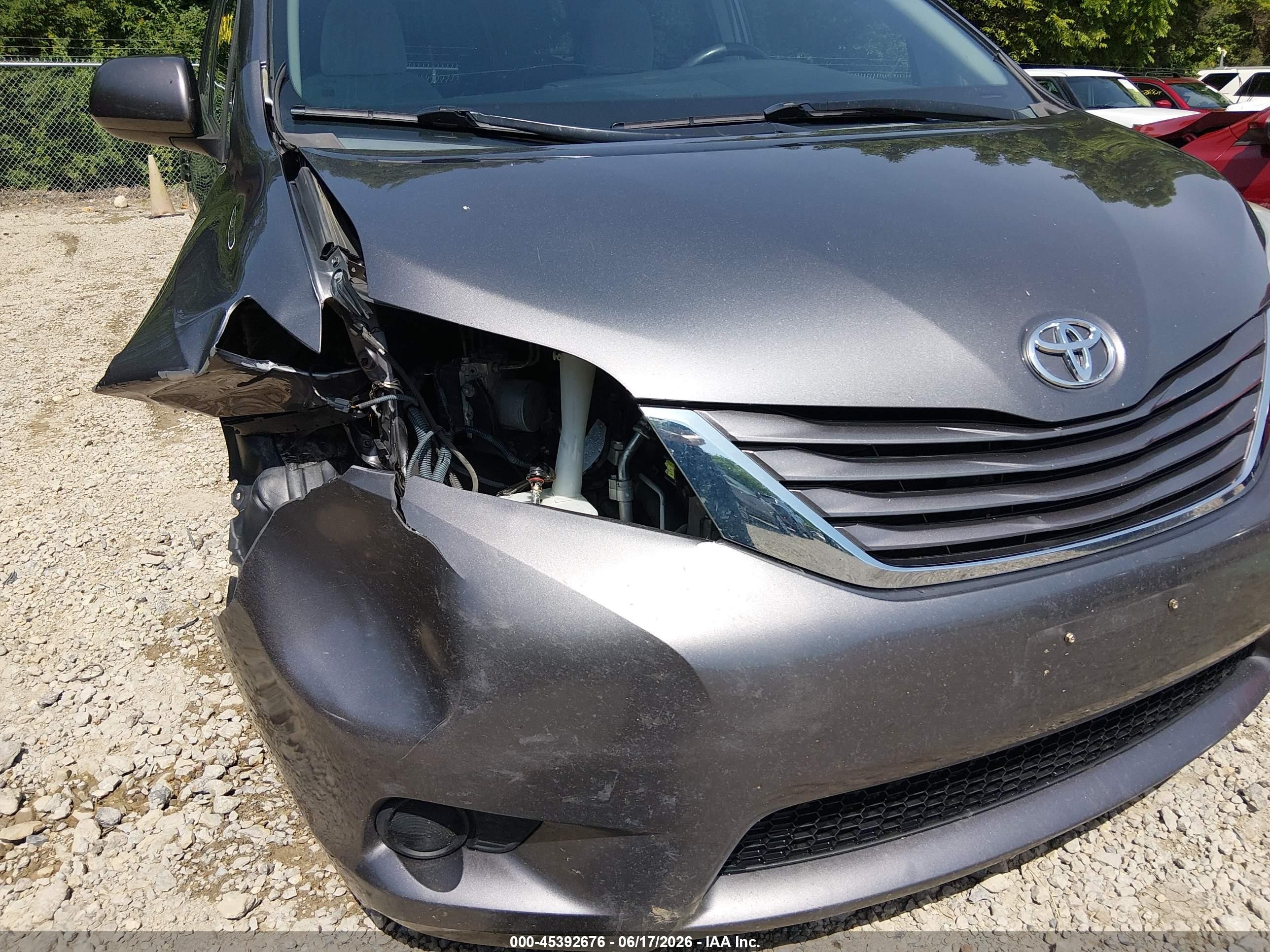2015 Toyota Sienna Le 8 Passenger Gray vin: 5TDKK3DC4FS582778