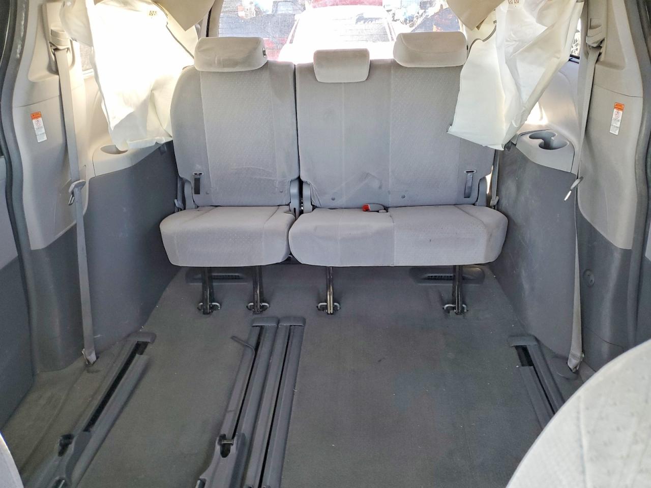 2015 Toyota Sienna Le Silver vin: 5TDKK3DC4FS610675