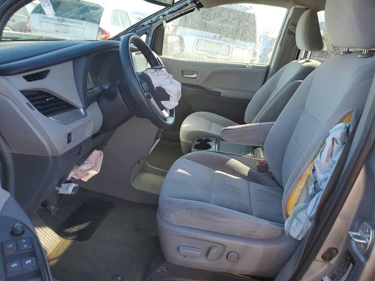 2015 Toyota Sienna Le Silver vin: 5TDKK3DC4FS610675