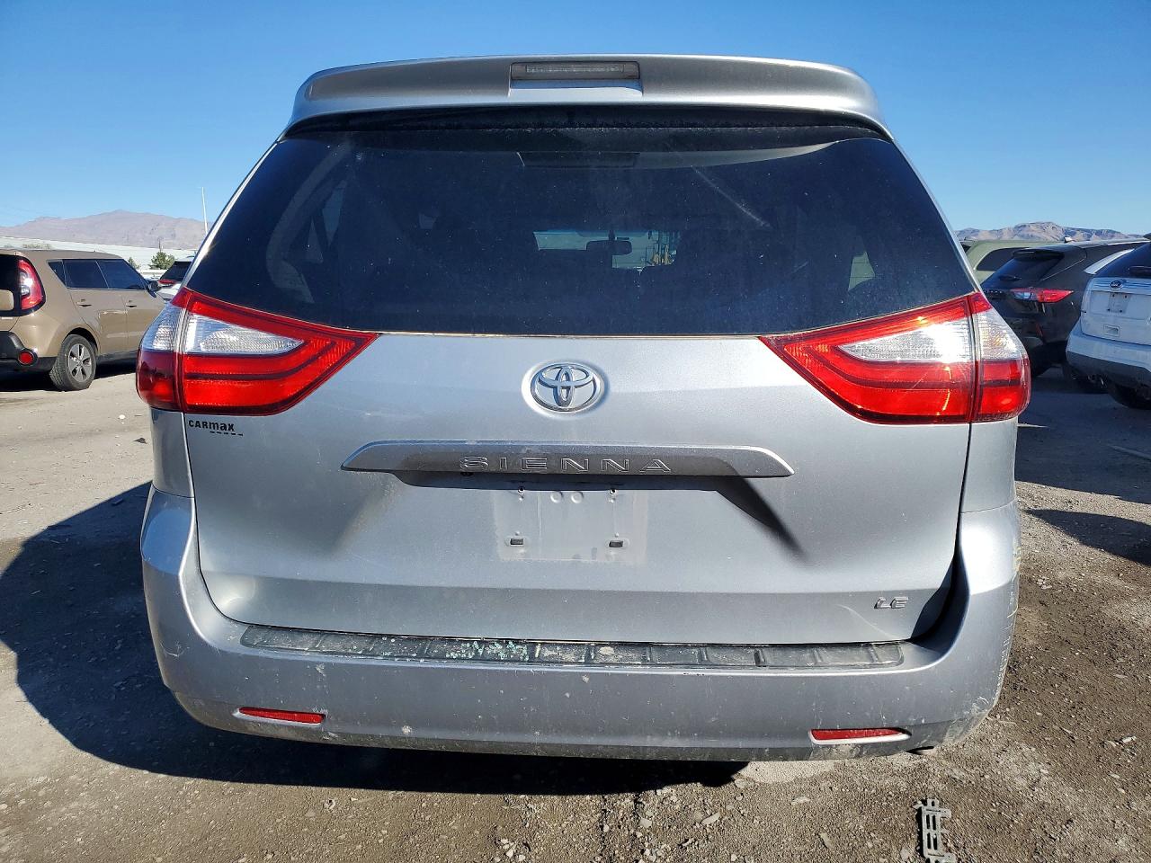 2015 Toyota Sienna Le Silver vin: 5TDKK3DC4FS610675