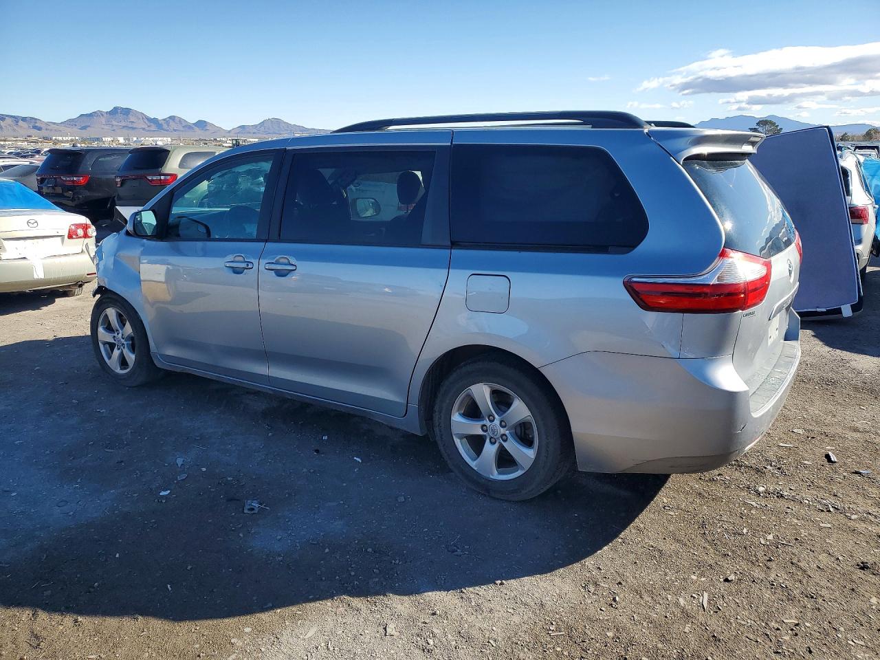 2015 Toyota Sienna Le Silver vin: 5TDKK3DC4FS610675