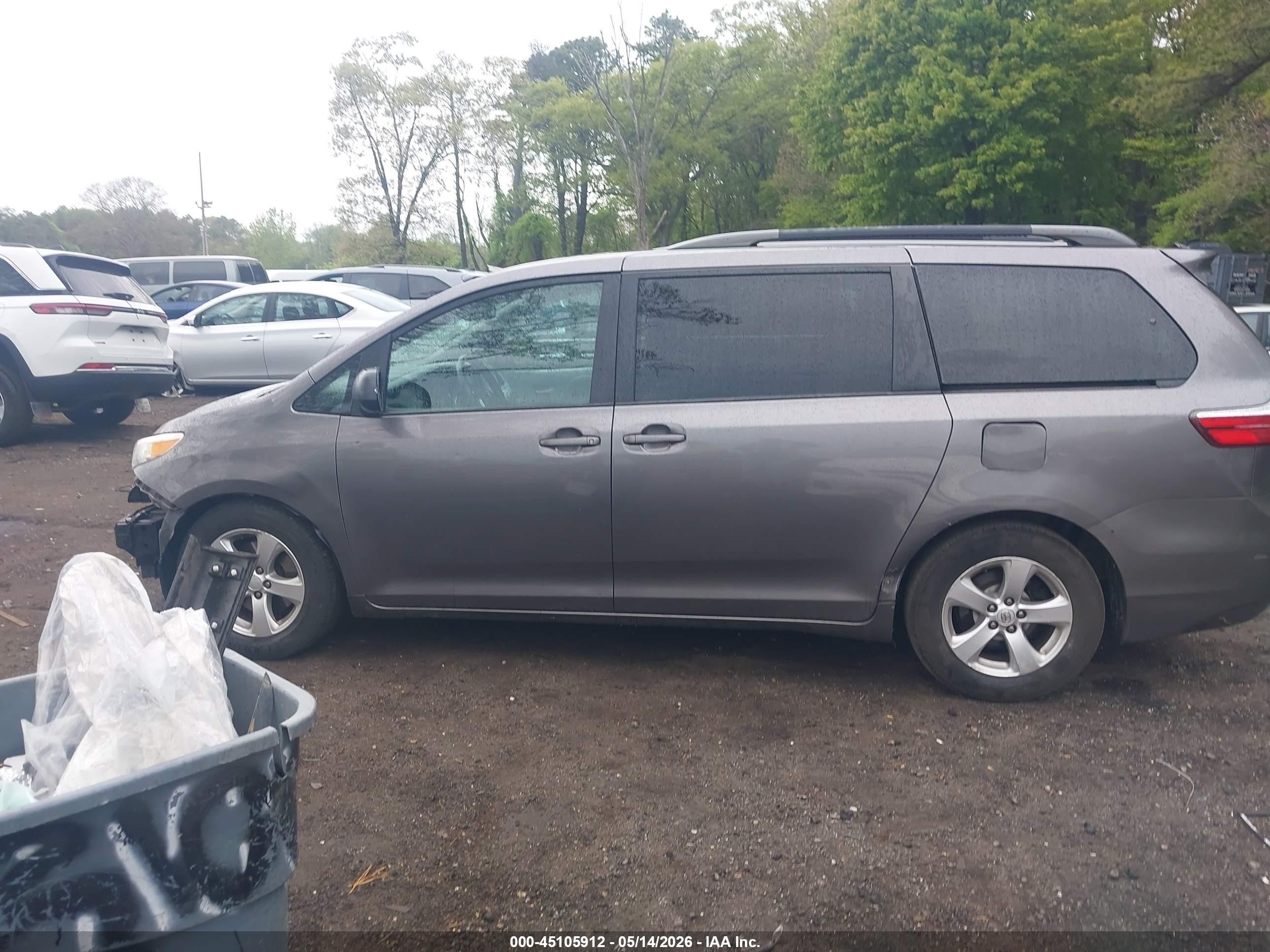 2015 Toyota Sienna Le 8 Passenger Gray vin: 5TDKK3DC4FS625368