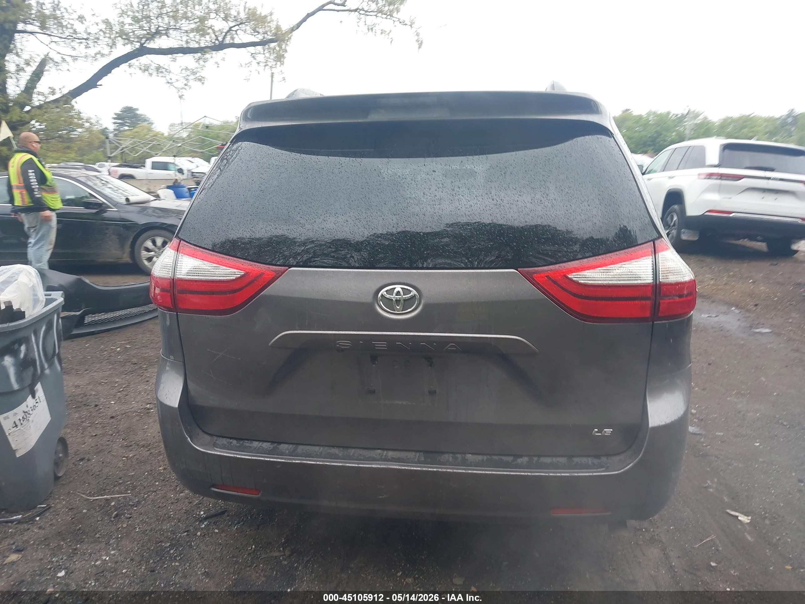 2015 Toyota Sienna Le 8 Passenger Gray vin: 5TDKK3DC4FS625368