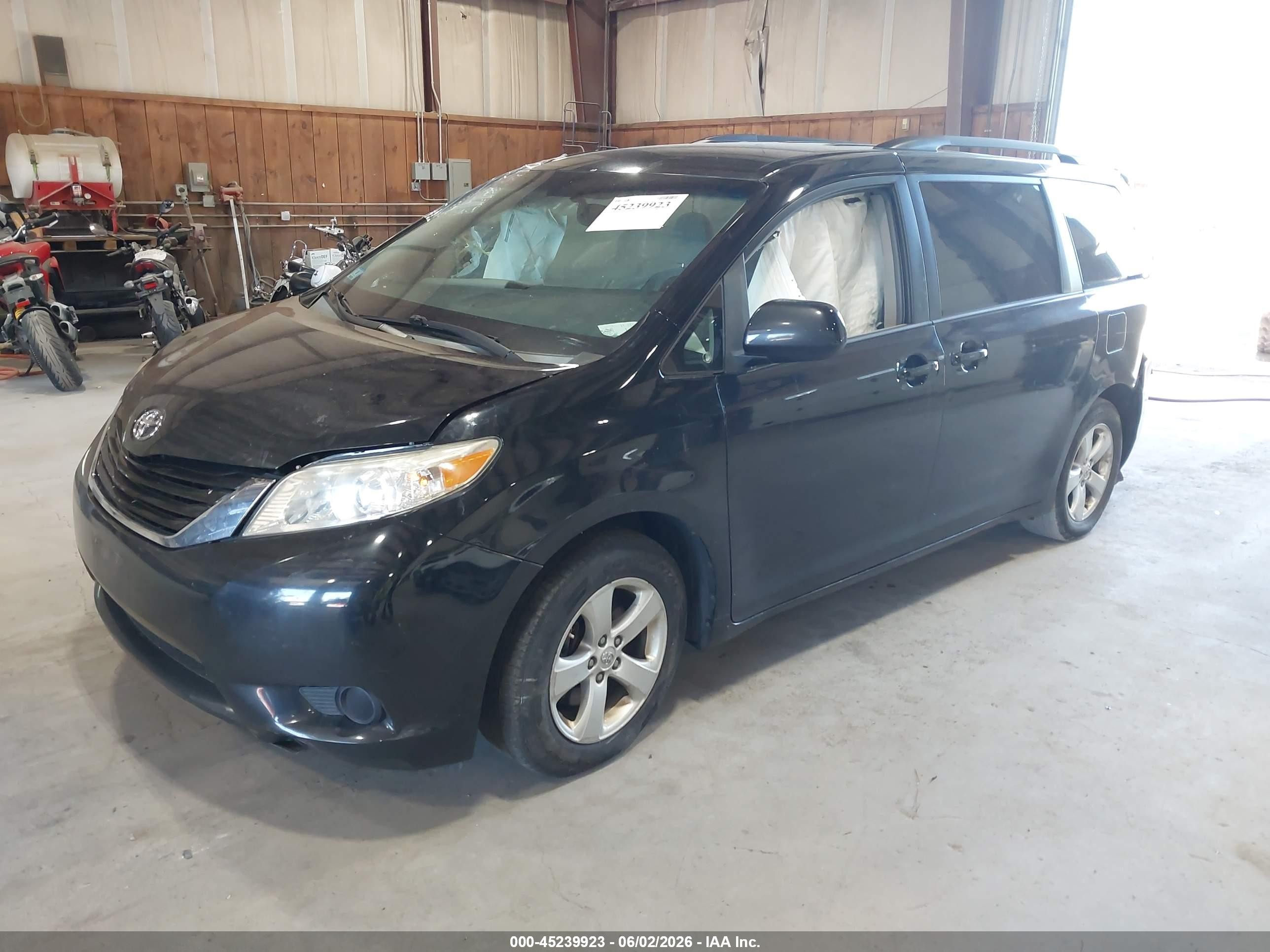 2015 Toyota Sienna Le 8 Passenger Черный vin: 5TDKK3DC4FS640209