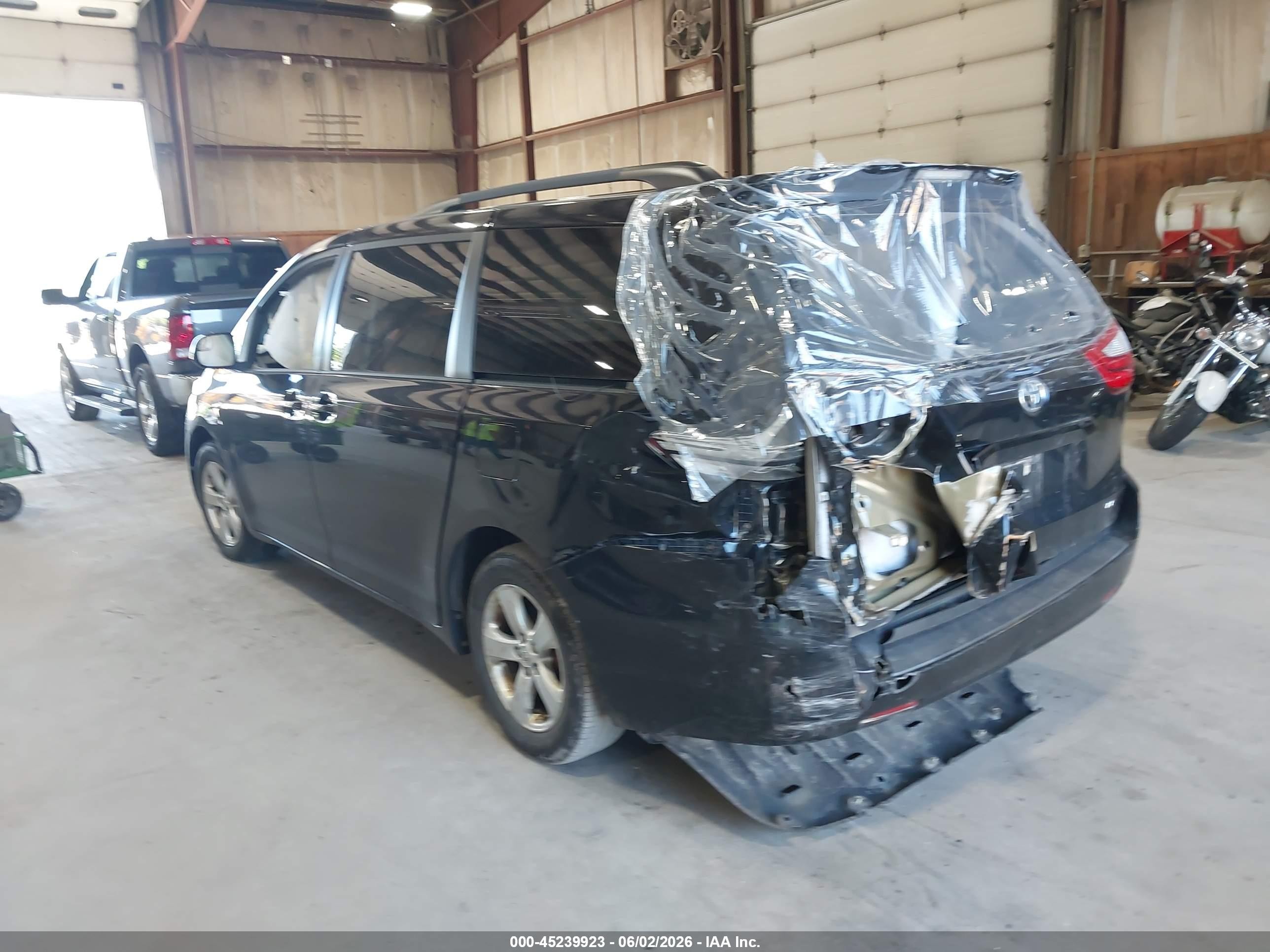 2015 Toyota Sienna Le 8 Passenger Черный vin: 5TDKK3DC4FS640209