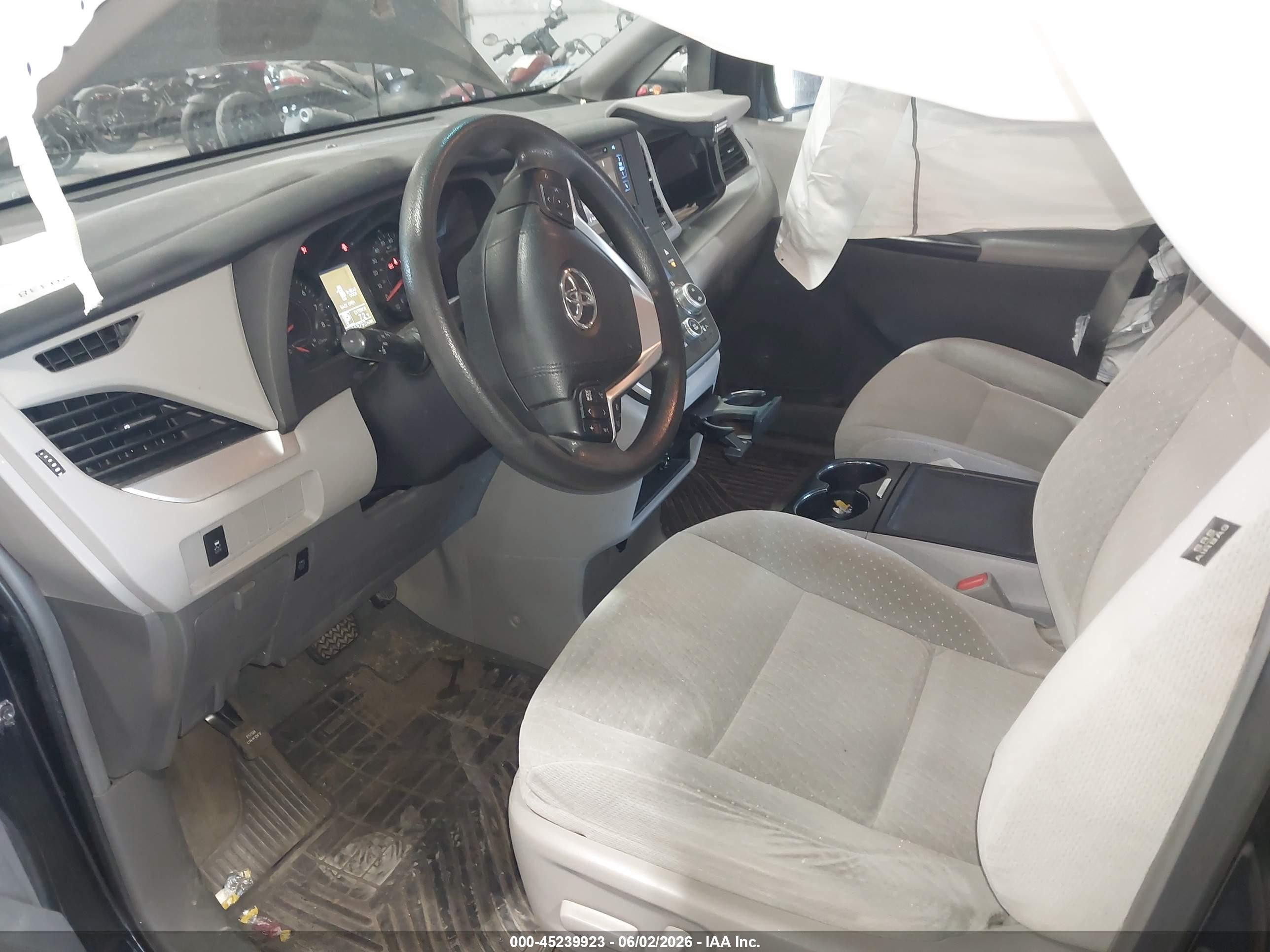 2015 Toyota Sienna Le 8 Passenger Черный vin: 5TDKK3DC4FS640209
