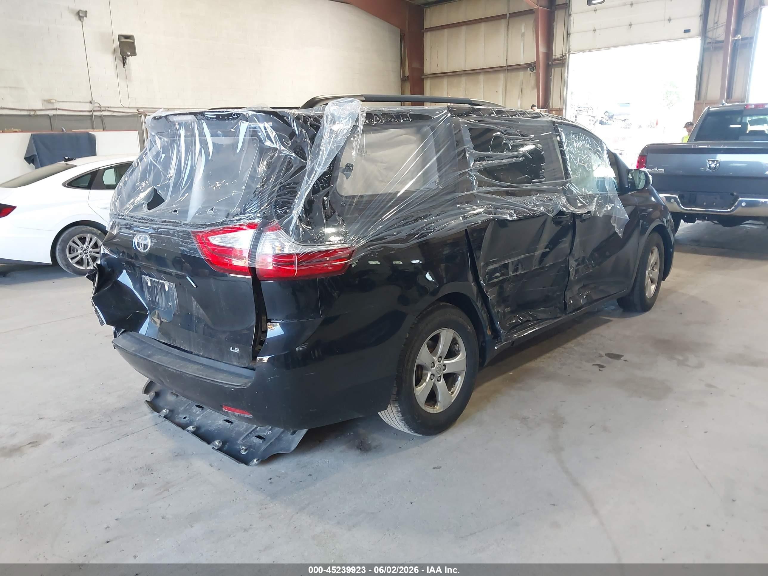 2015 Toyota Sienna Le 8 Passenger Черный vin: 5TDKK3DC4FS640209