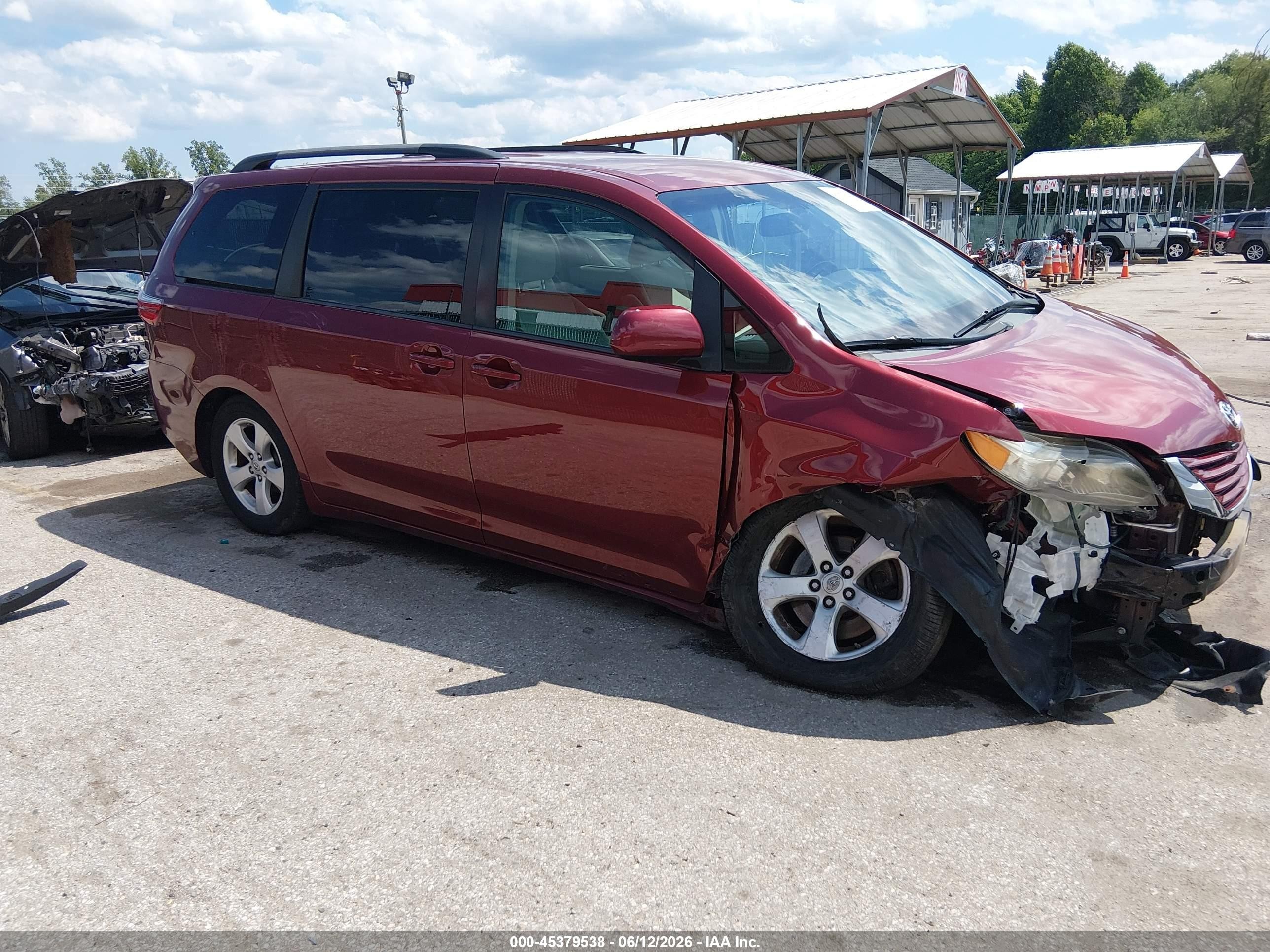 2015 Toyota Sienna Le 8 Passenger Красный vin: 5TDKK3DC4FS661240