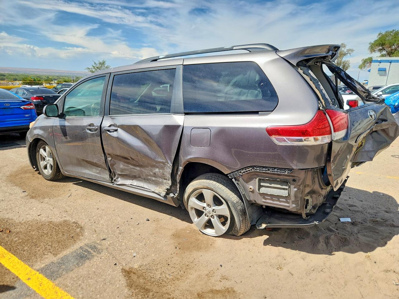 2011 Toyota Sienna Le Серый vin: 5TDKK3DC5BS037036