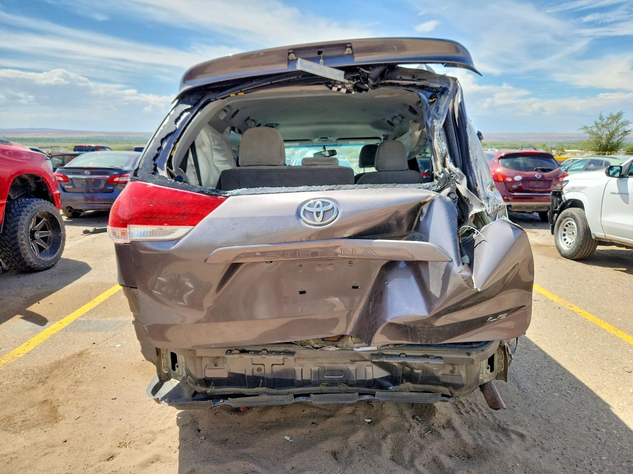 2011 Toyota Sienna Le Серый vin: 5TDKK3DC5BS037036