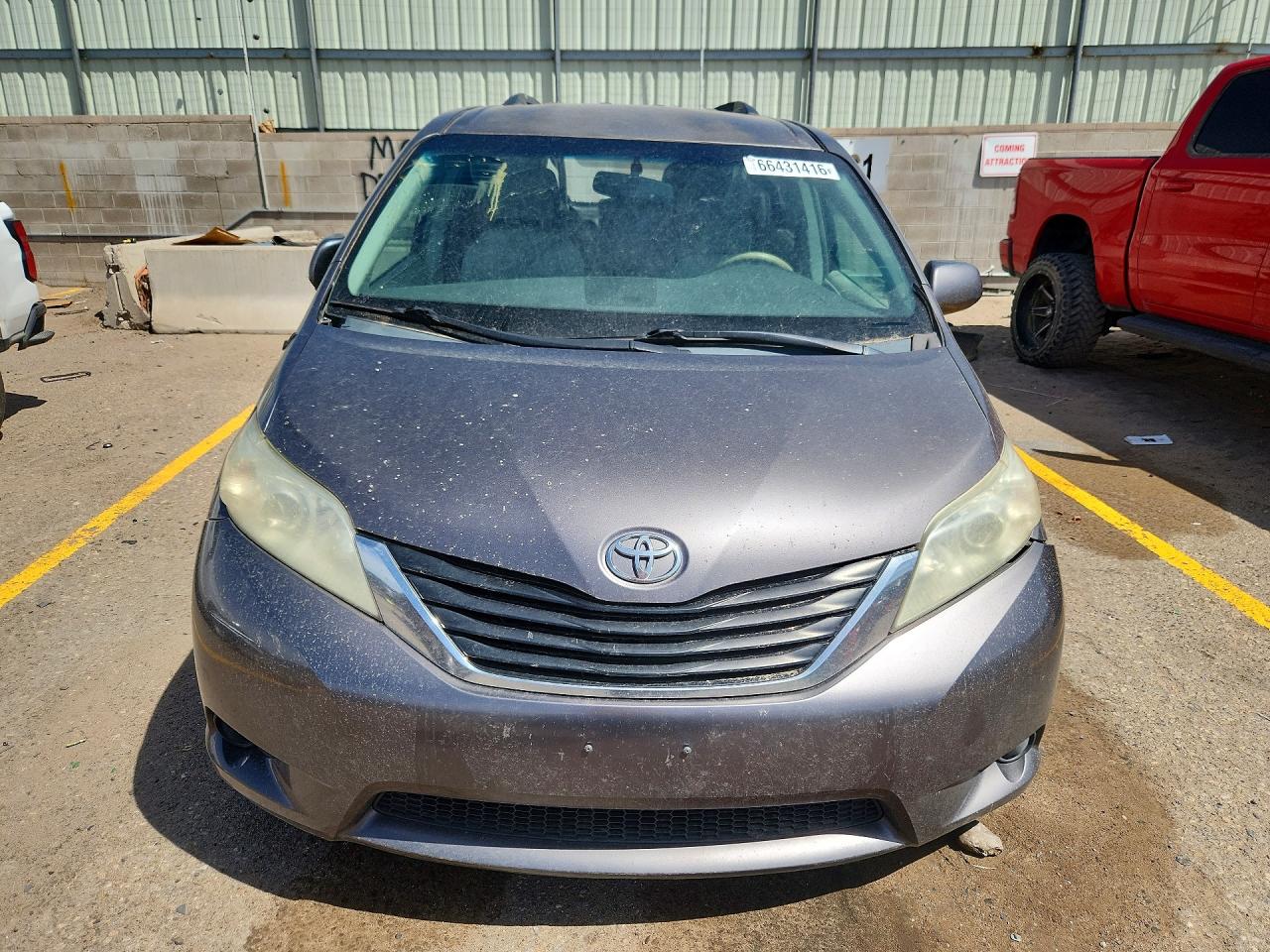 2011 Toyota Sienna Le Серый vin: 5TDKK3DC5BS037036