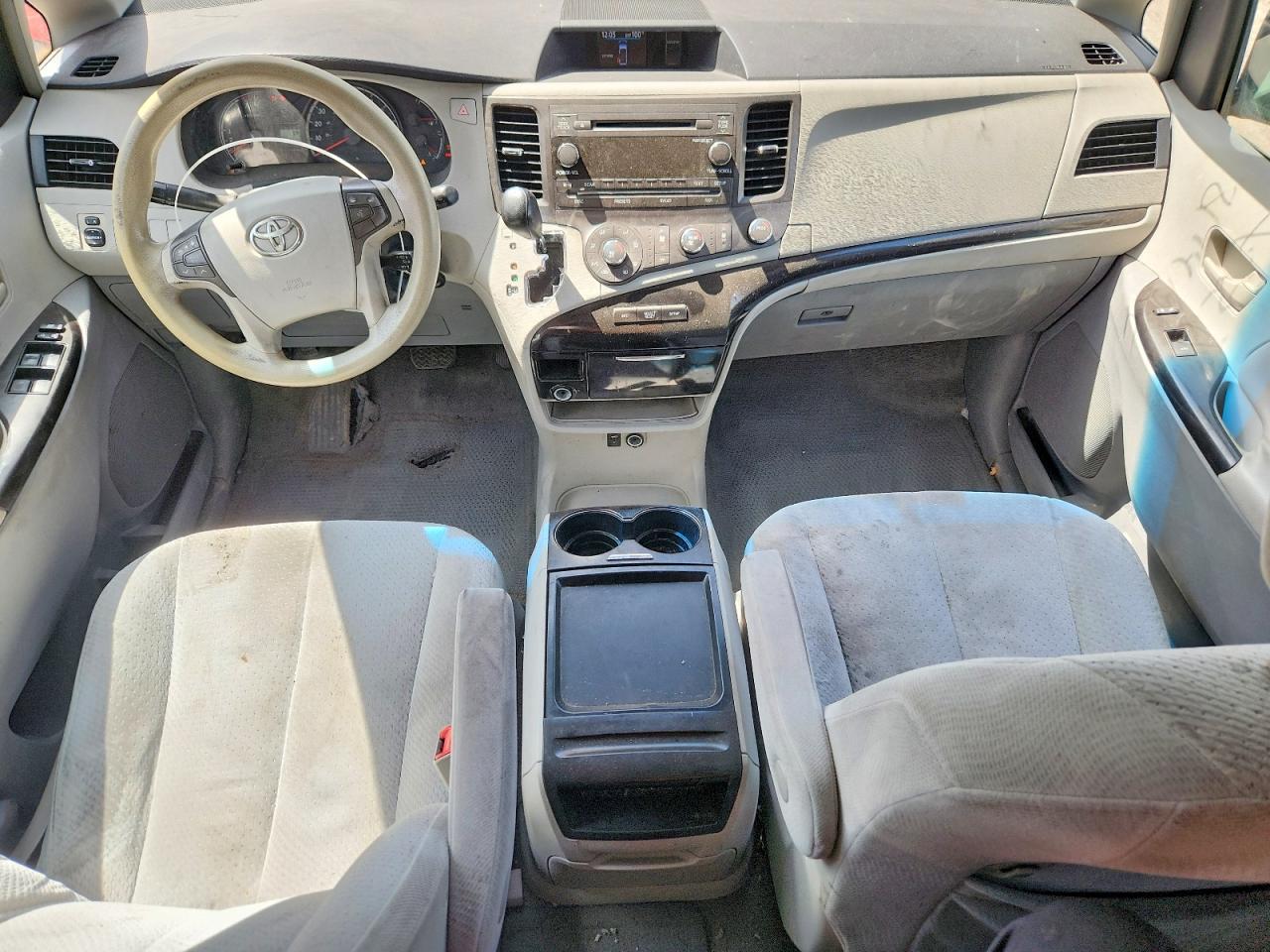 2011 Toyota Sienna Le Серый vin: 5TDKK3DC5BS037036