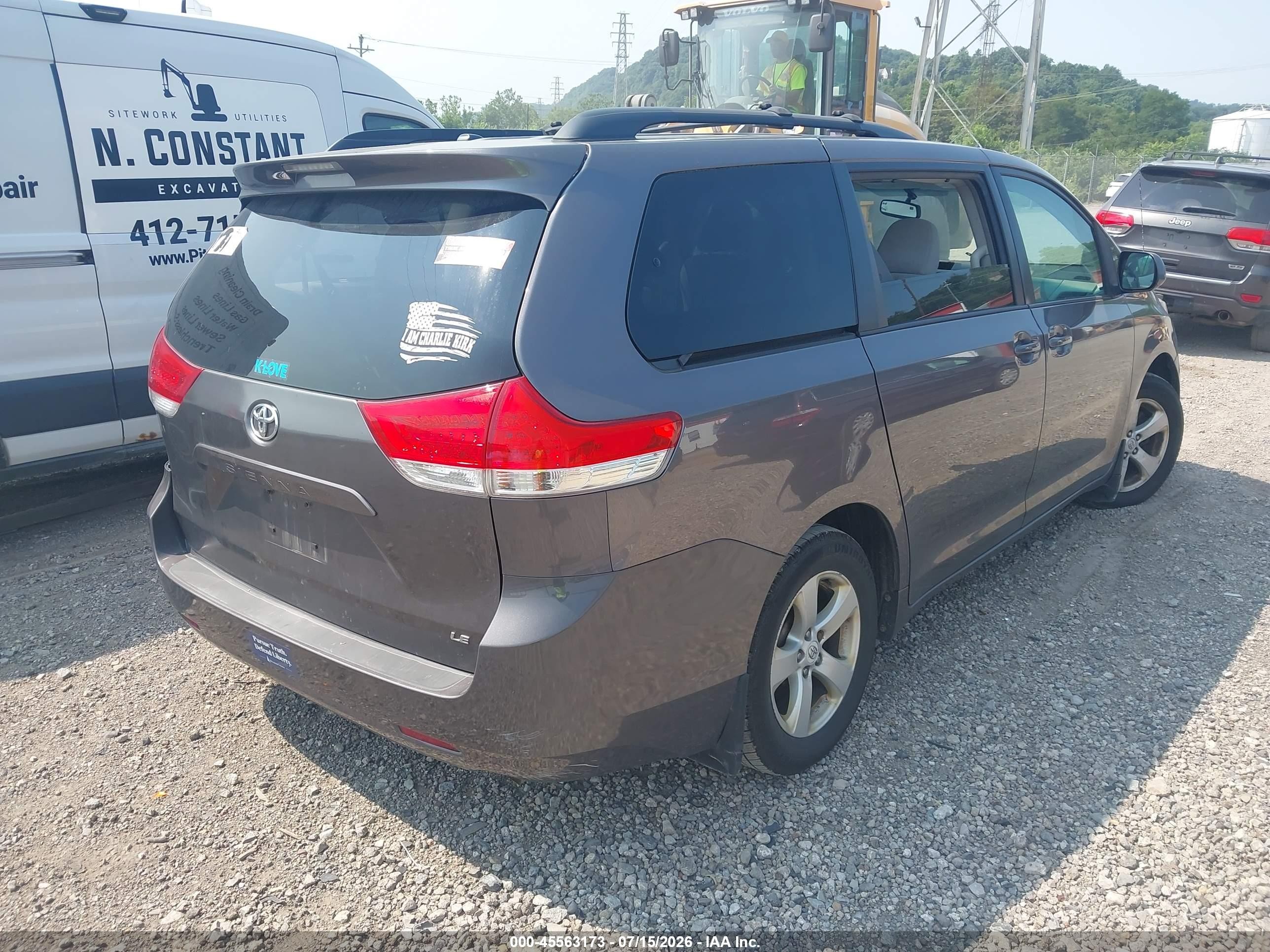2011 Toyota Sienna Le V6 Gray vin: 5TDKK3DC5BS037070