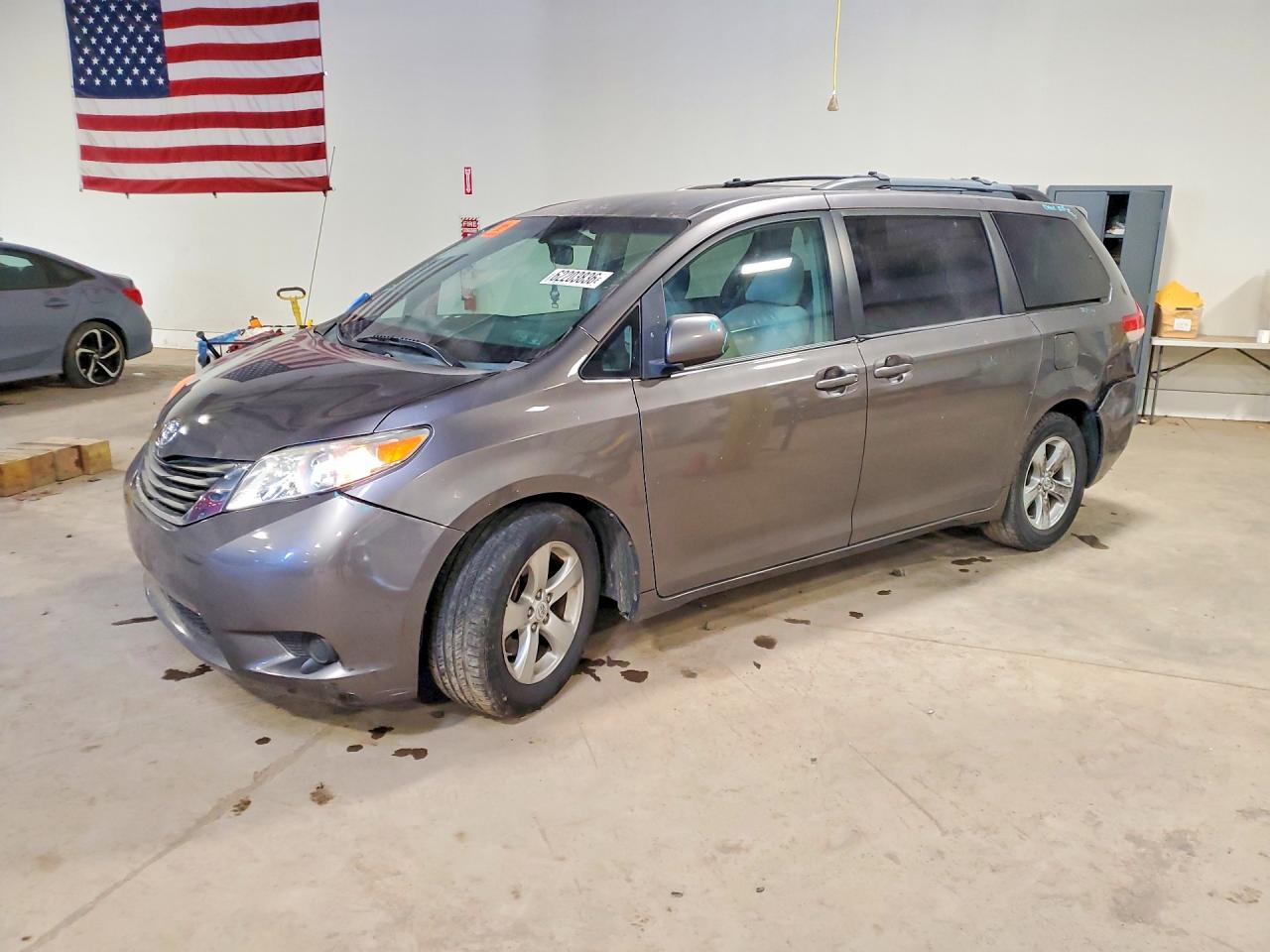2011 Toyota Sienna Le Gray vin: 5TDKK3DC5BS044083