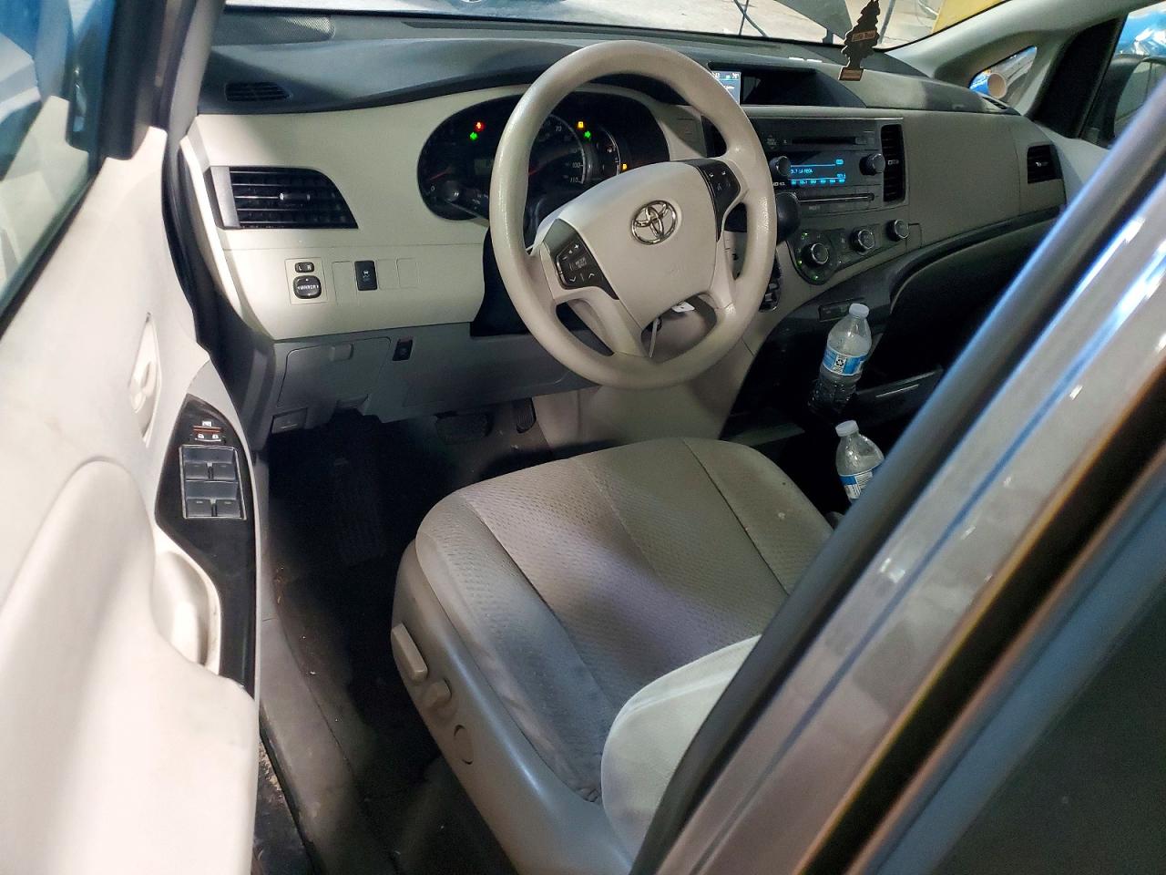 2011 Toyota Sienna Le Gray vin: 5TDKK3DC5BS044083