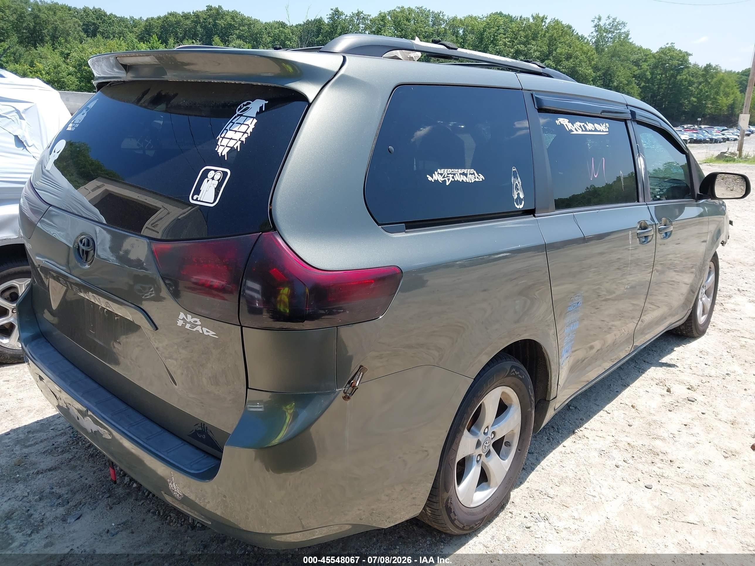 2011 Toyota Sienna Le V6 Champagne vin: 5TDKK3DC5BS047498