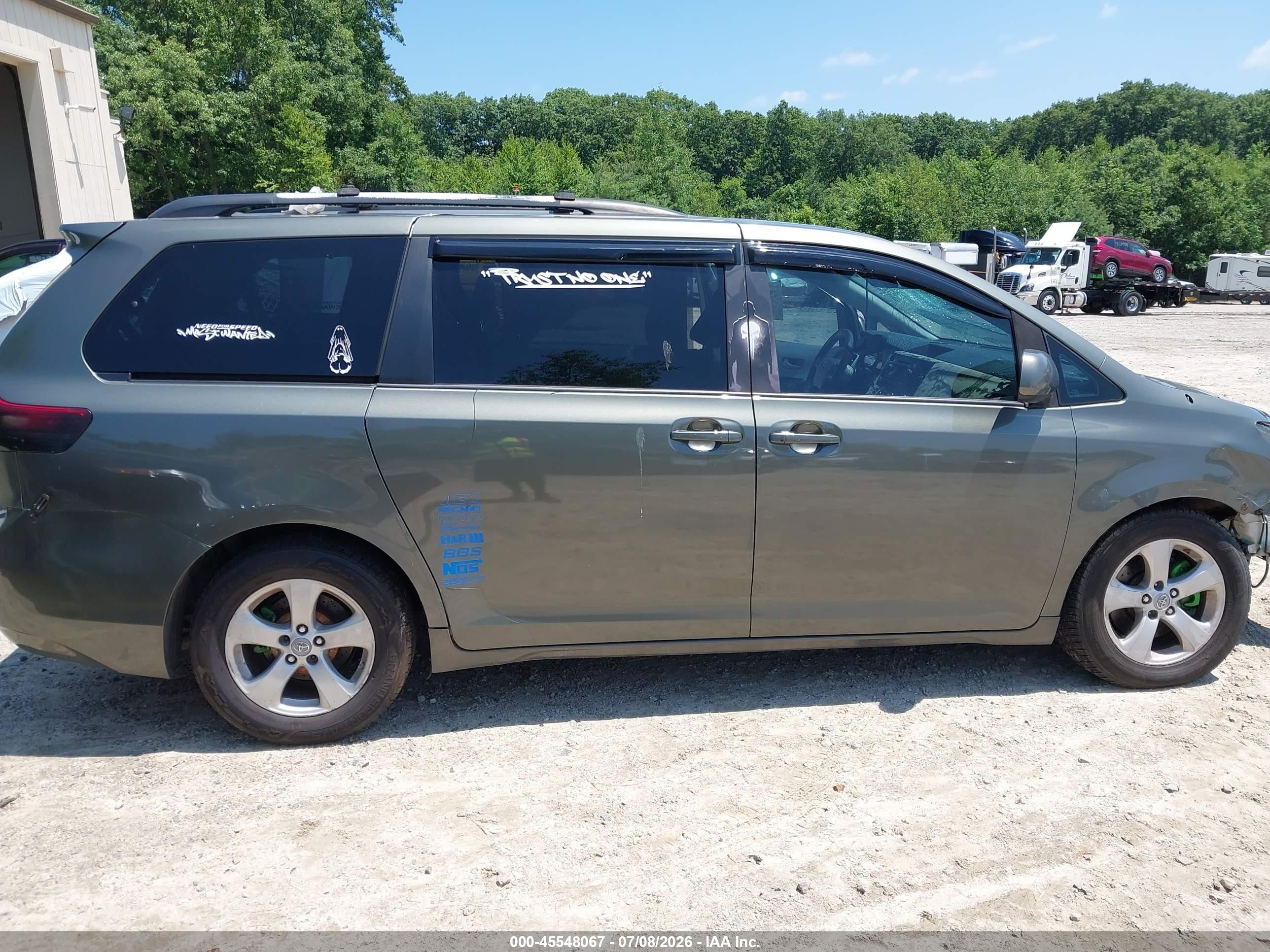 2011 Toyota Sienna Le V6 Champagne vin: 5TDKK3DC5BS047498