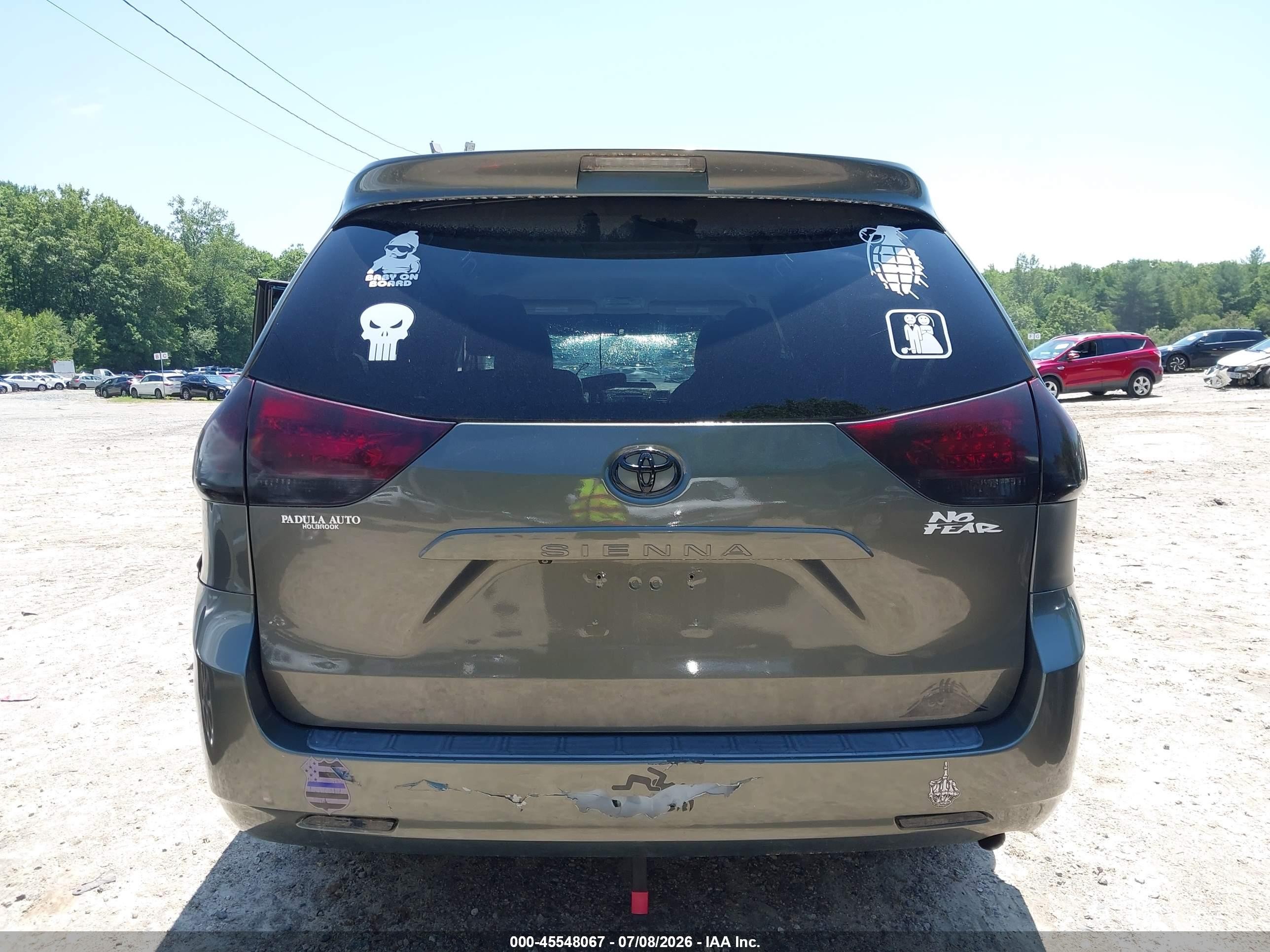 2011 Toyota Sienna Le V6 Champagne vin: 5TDKK3DC5BS047498