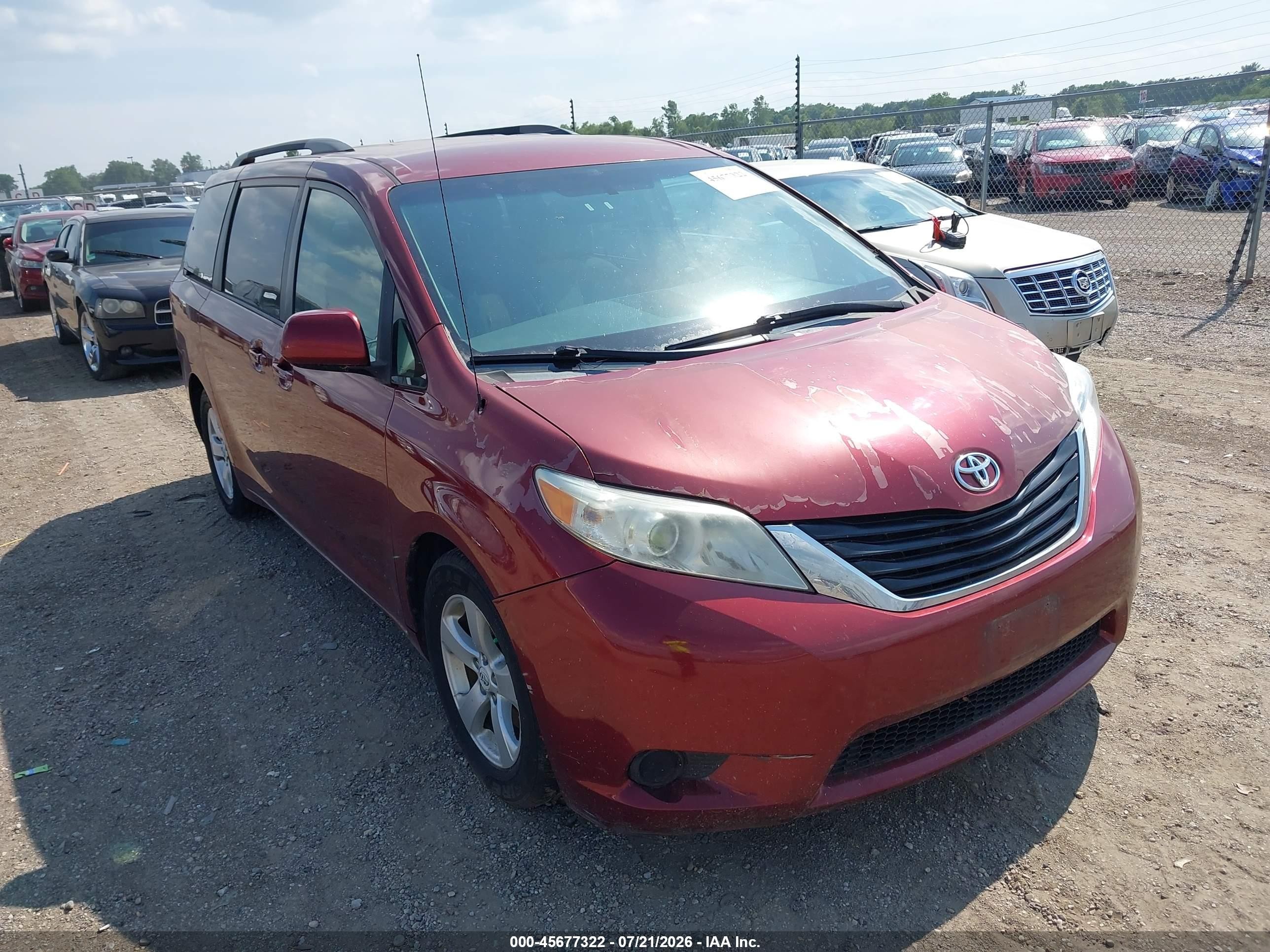 2011 Toyota Sienna Le V6 Maroon vin: 5TDKK3DC5BS052619