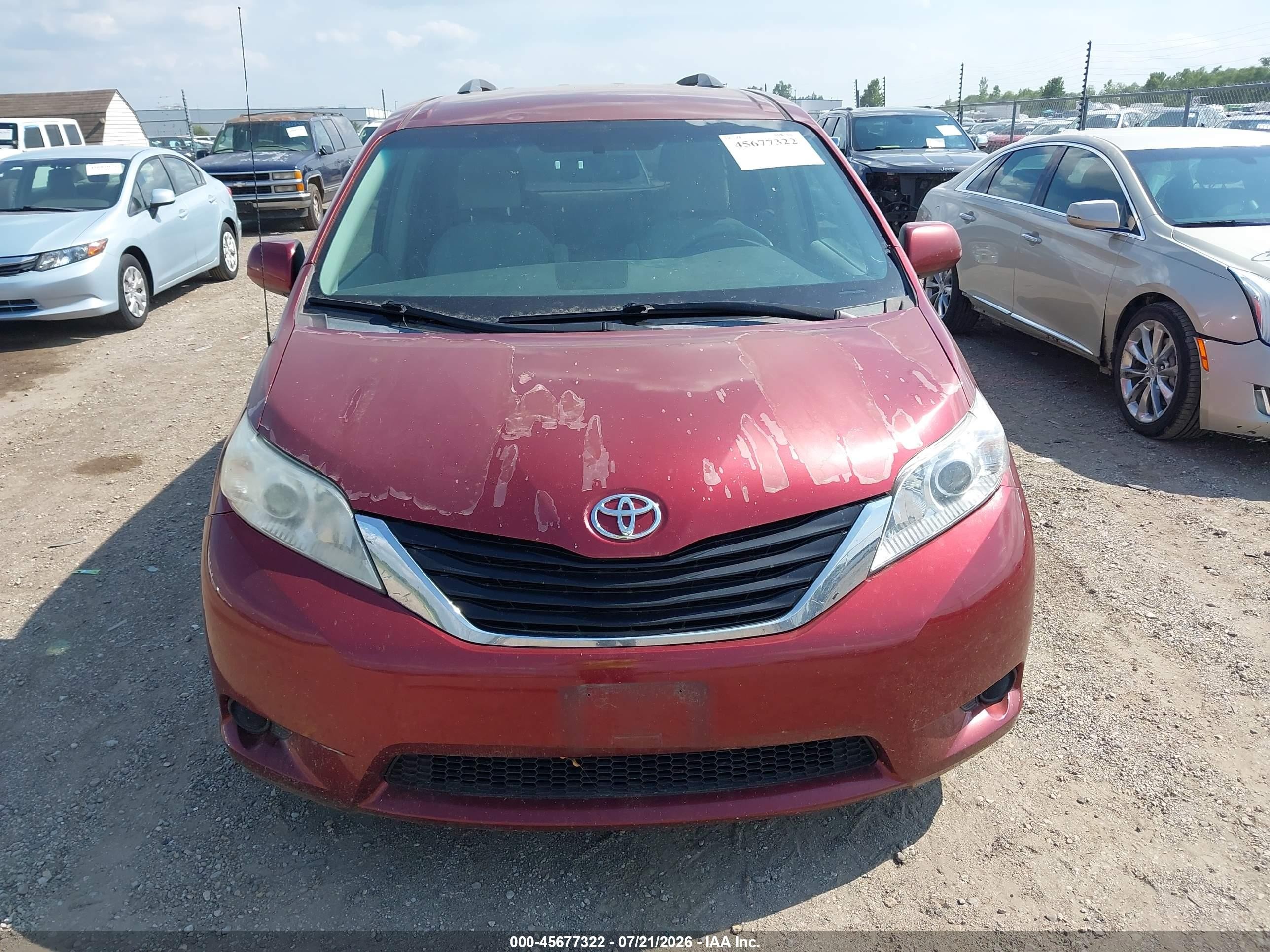 2011 Toyota Sienna Le V6 Maroon vin: 5TDKK3DC5BS052619