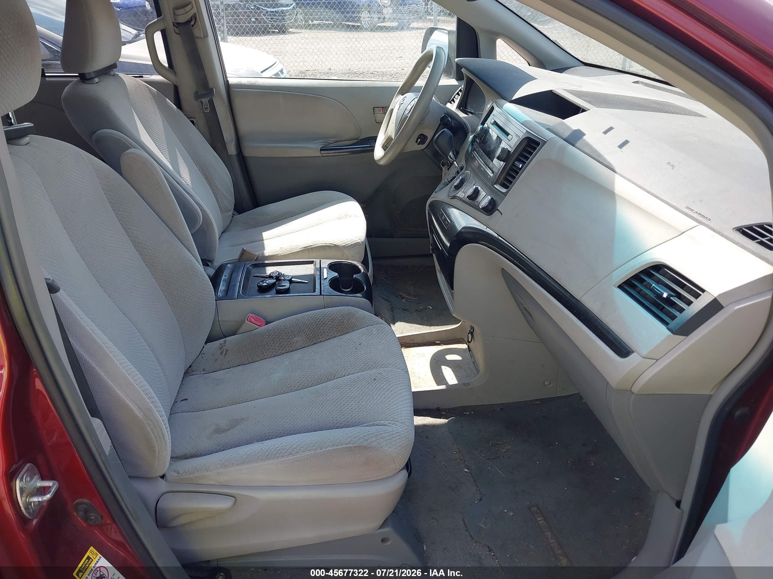 2011 Toyota Sienna Le V6 Maroon vin: 5TDKK3DC5BS052619