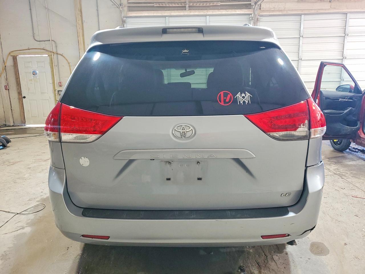 2011 Toyota Sienna Le Silver vin: 5TDKK3DC5BS053480
