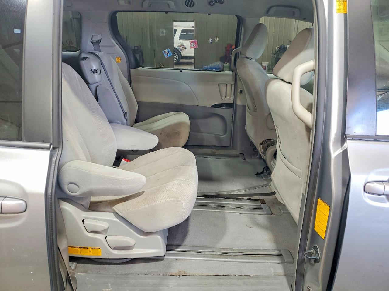 2011 Toyota Sienna Le Silver vin: 5TDKK3DC5BS053480