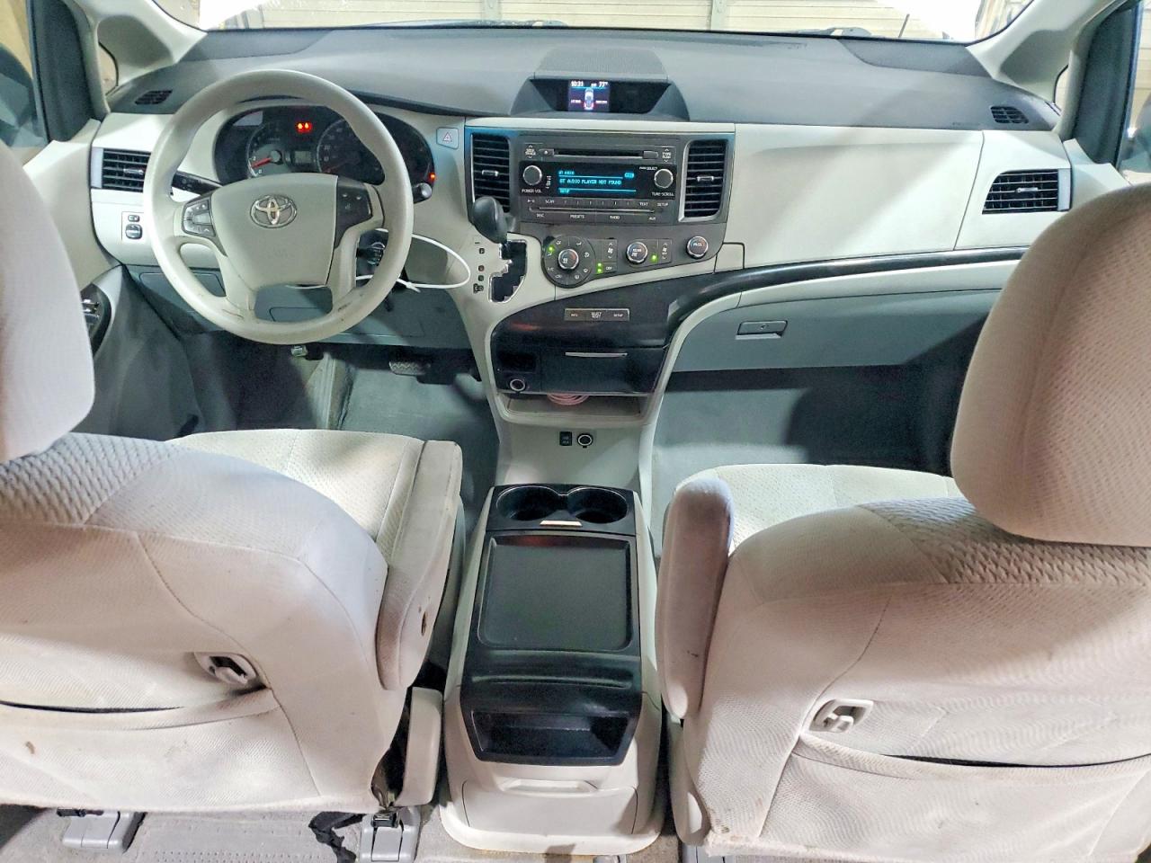 2011 Toyota Sienna Le Silver vin: 5TDKK3DC5BS053480